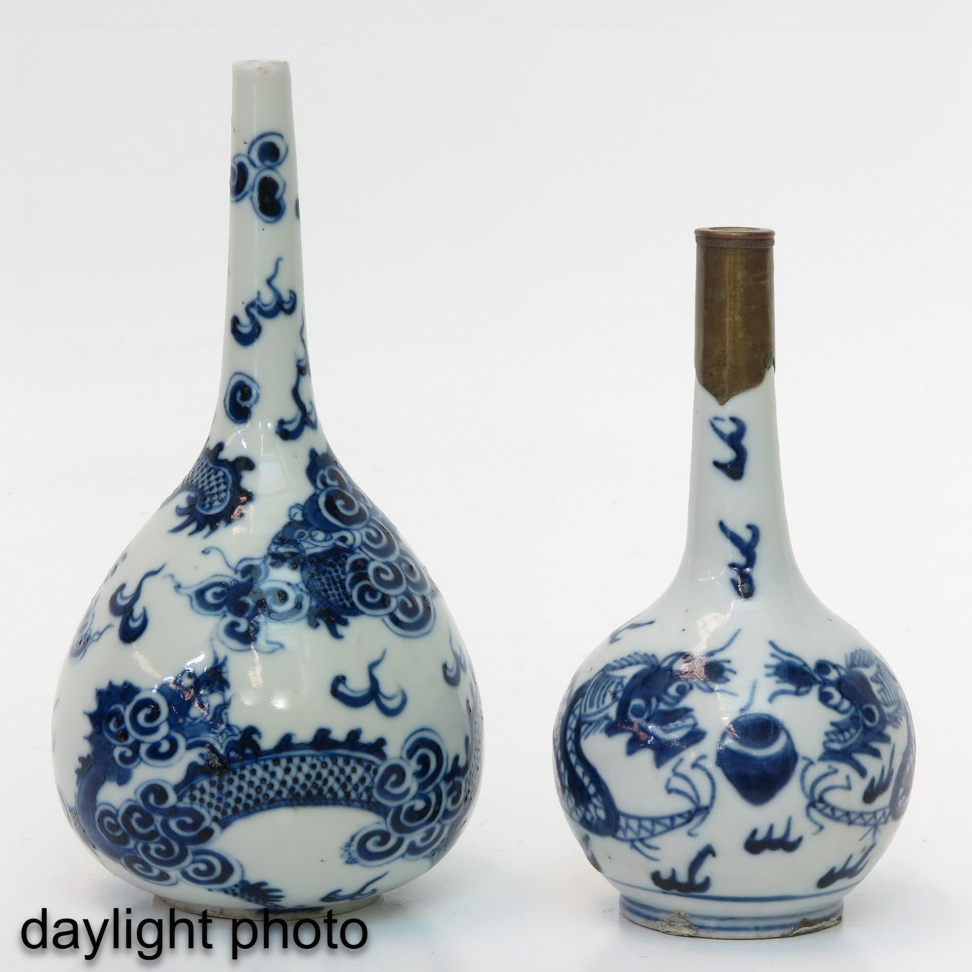 A Lot of 2 Bleu de Hue Vases - Bild 7 aus 10