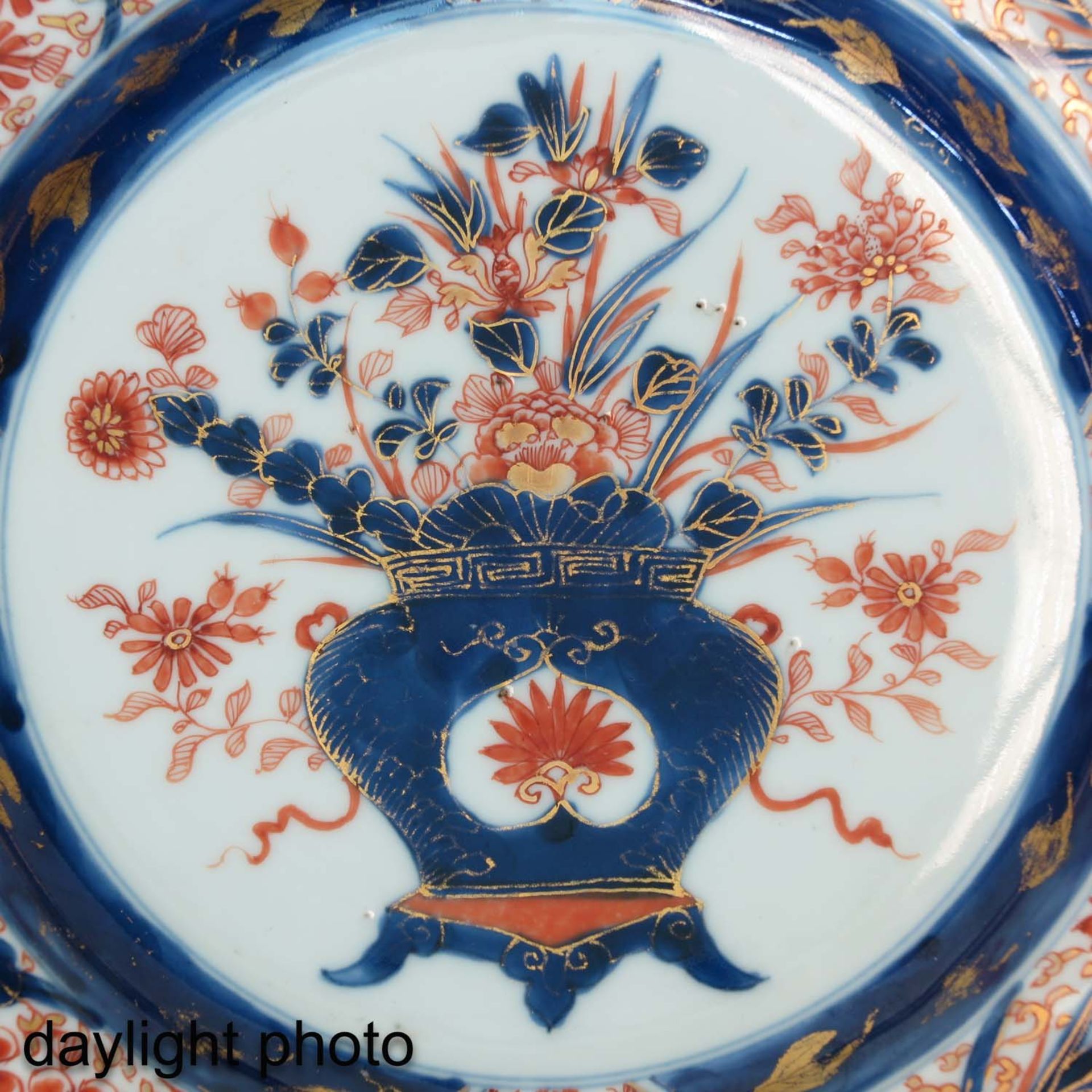 A Pair of Imari Plates - Image 9 of 9