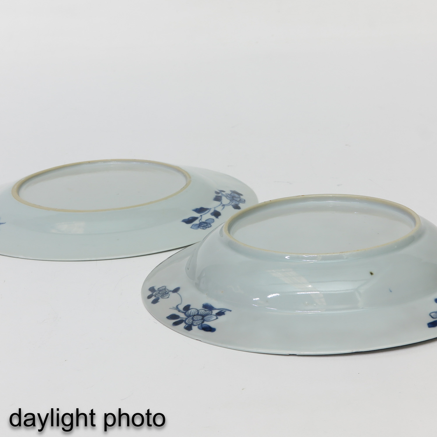 A Lot of 2 Blue and White Plates - Image 8 of 10