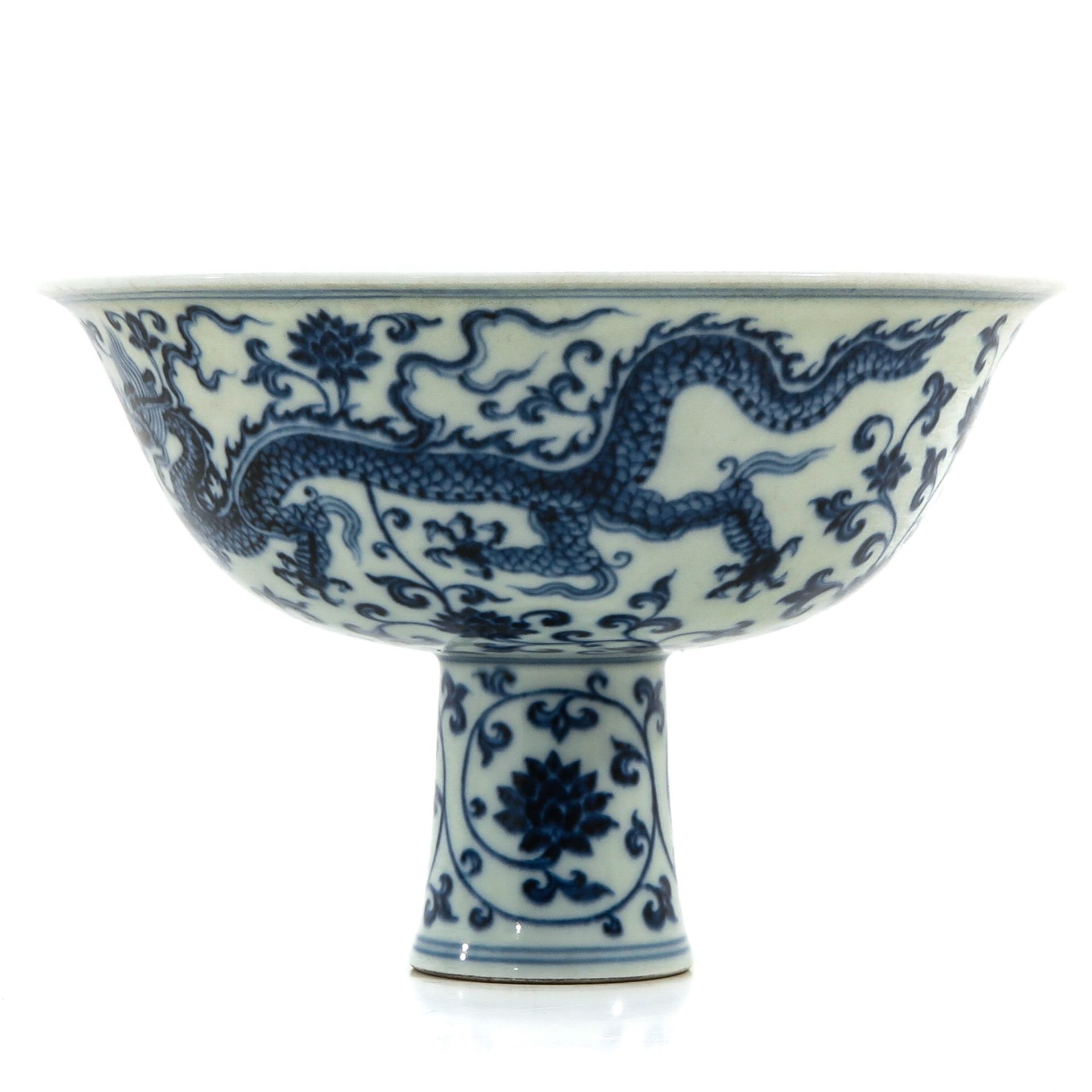 A Blue and White Stem Cup - Bild 4 aus 10