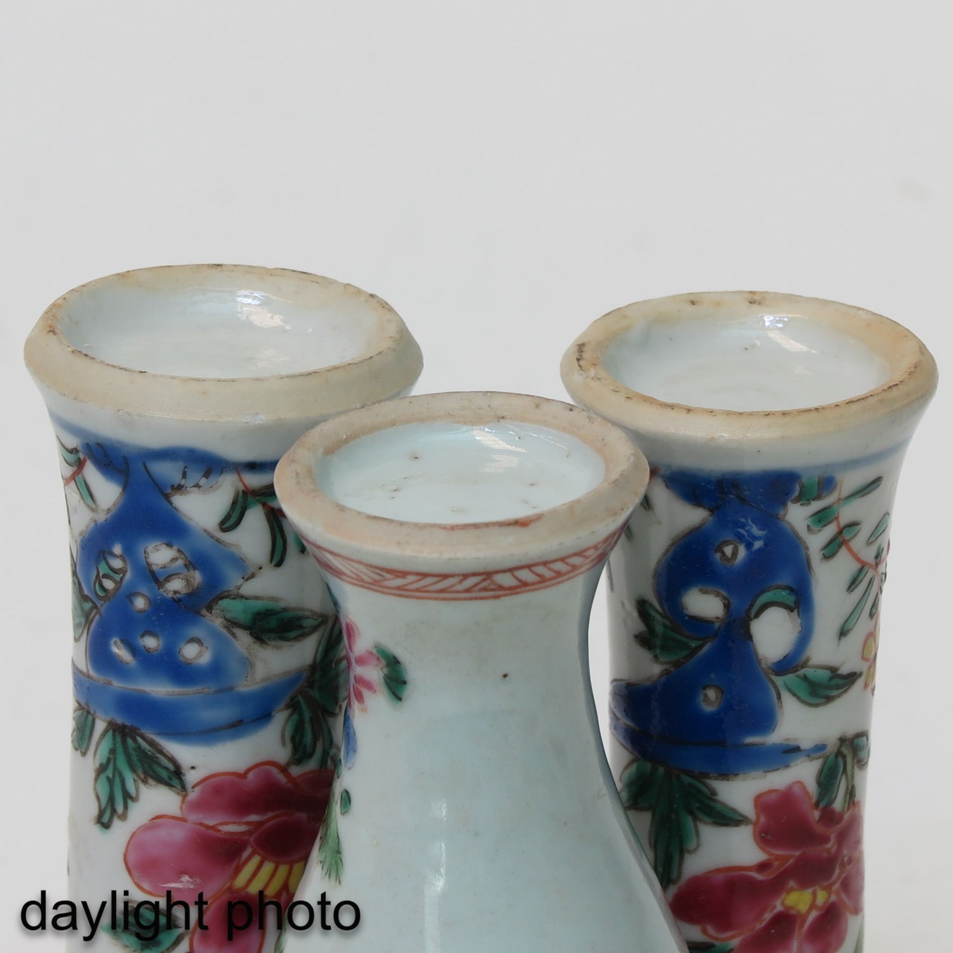 A Collection of 3 Miniature Garniture Vases - Image 8 of 9