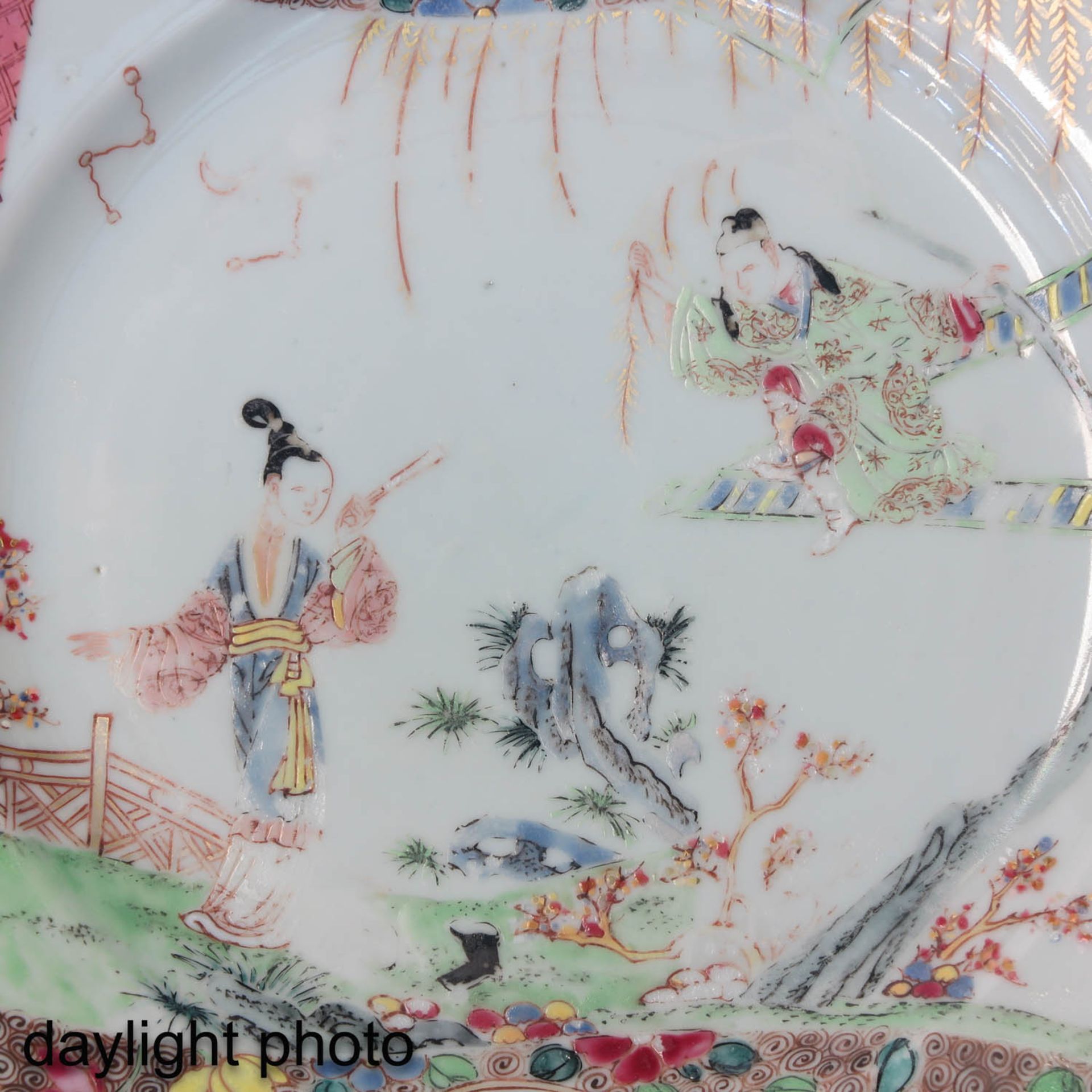 A Famille Rose Plate - Image 5 of 5