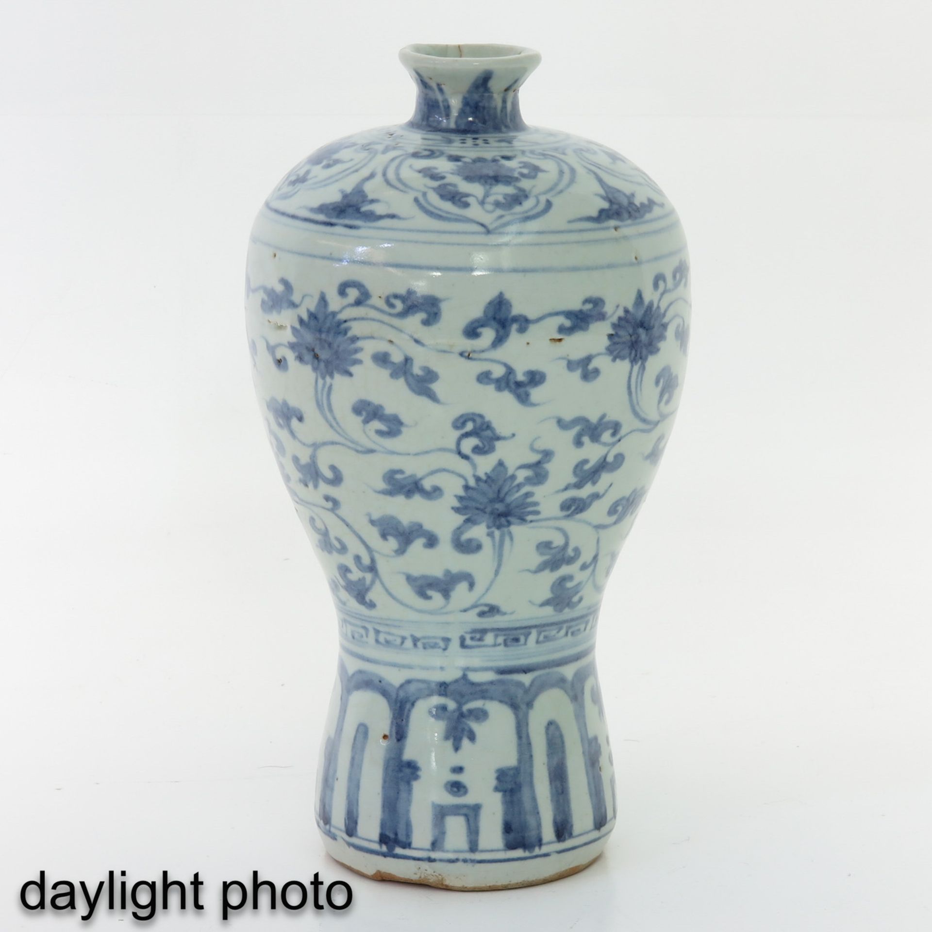 A Blue and White Meiping Vase - Image 7 of 9