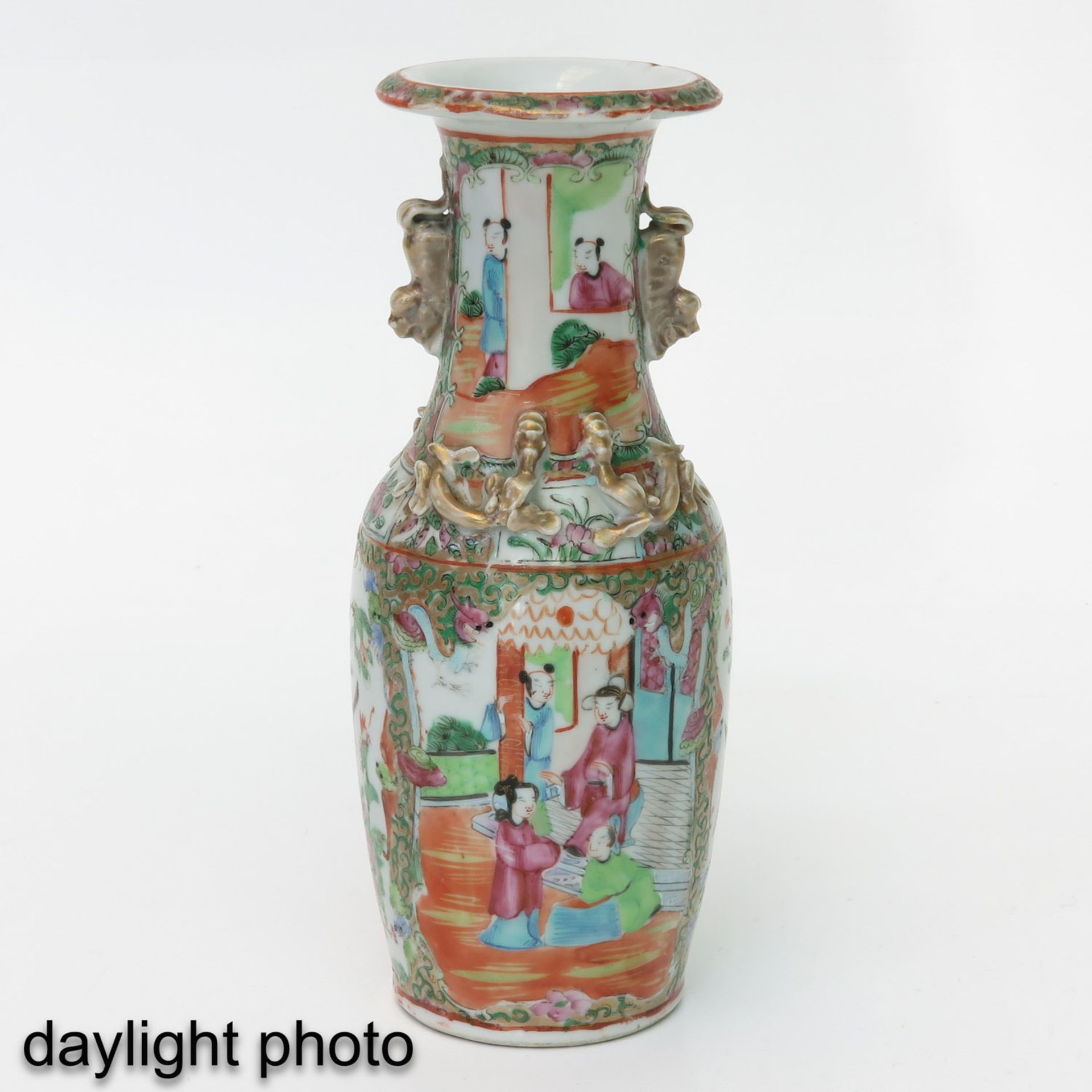 A Pair of Cantonese Vases - Bild 7 aus 10