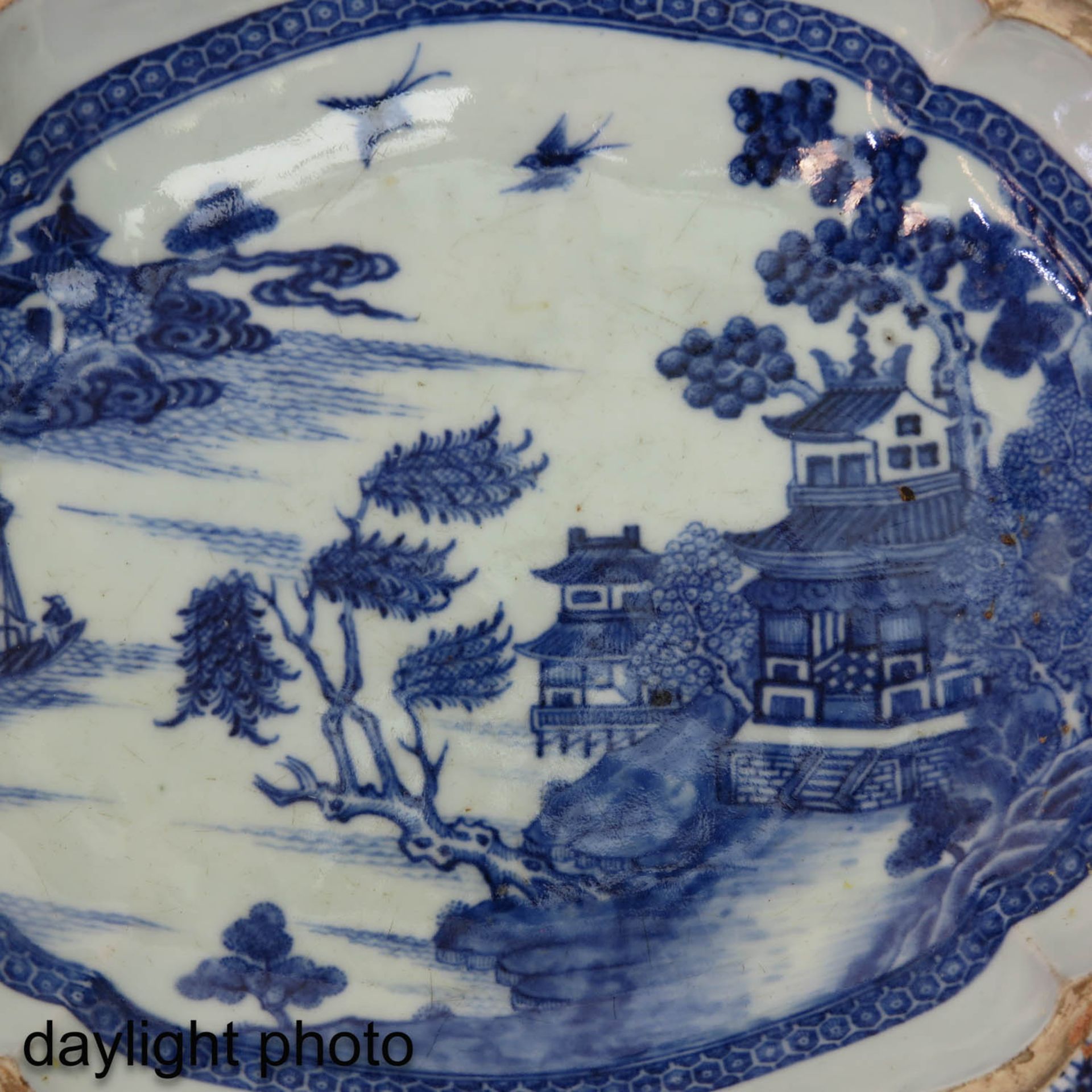 A Blue and White Tureen and Bowl - Bild 9 aus 10