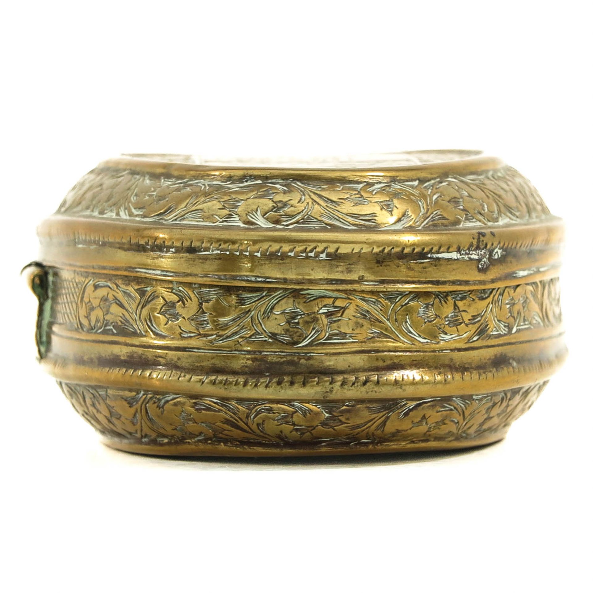 An 18th Century Dutch Oval Tobacco Box - Image 4 of 7