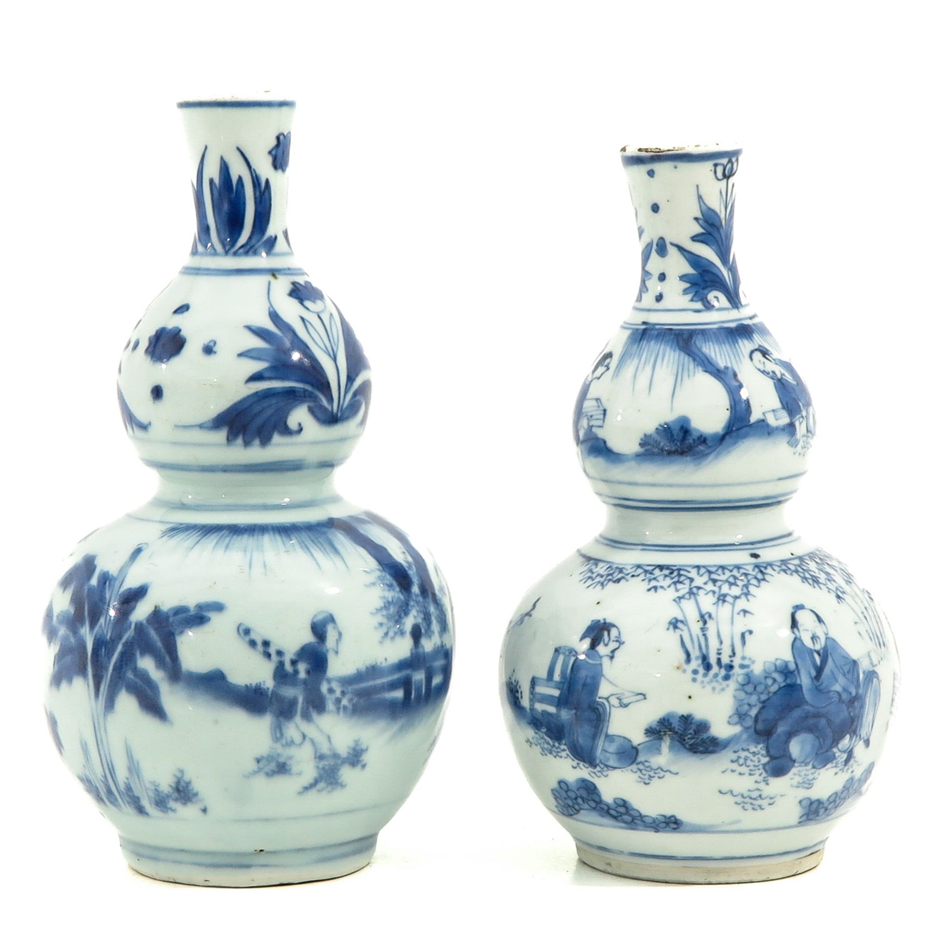 A Pair of Blue and White Gourd Vases - Image 4 of 10