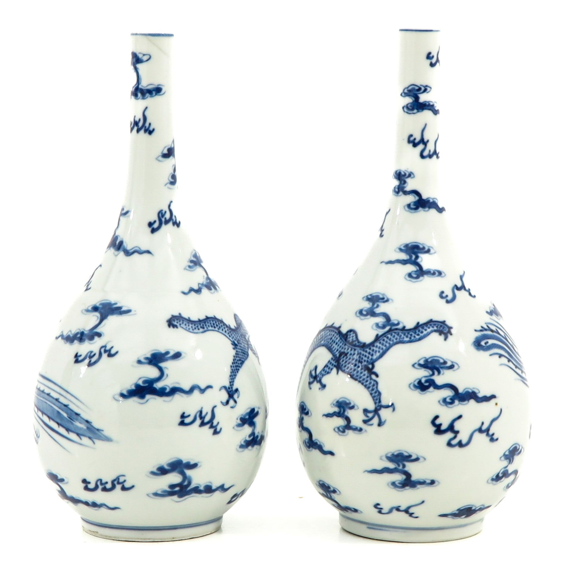 A Pair of Blue and White Vases - Image 3 of 10