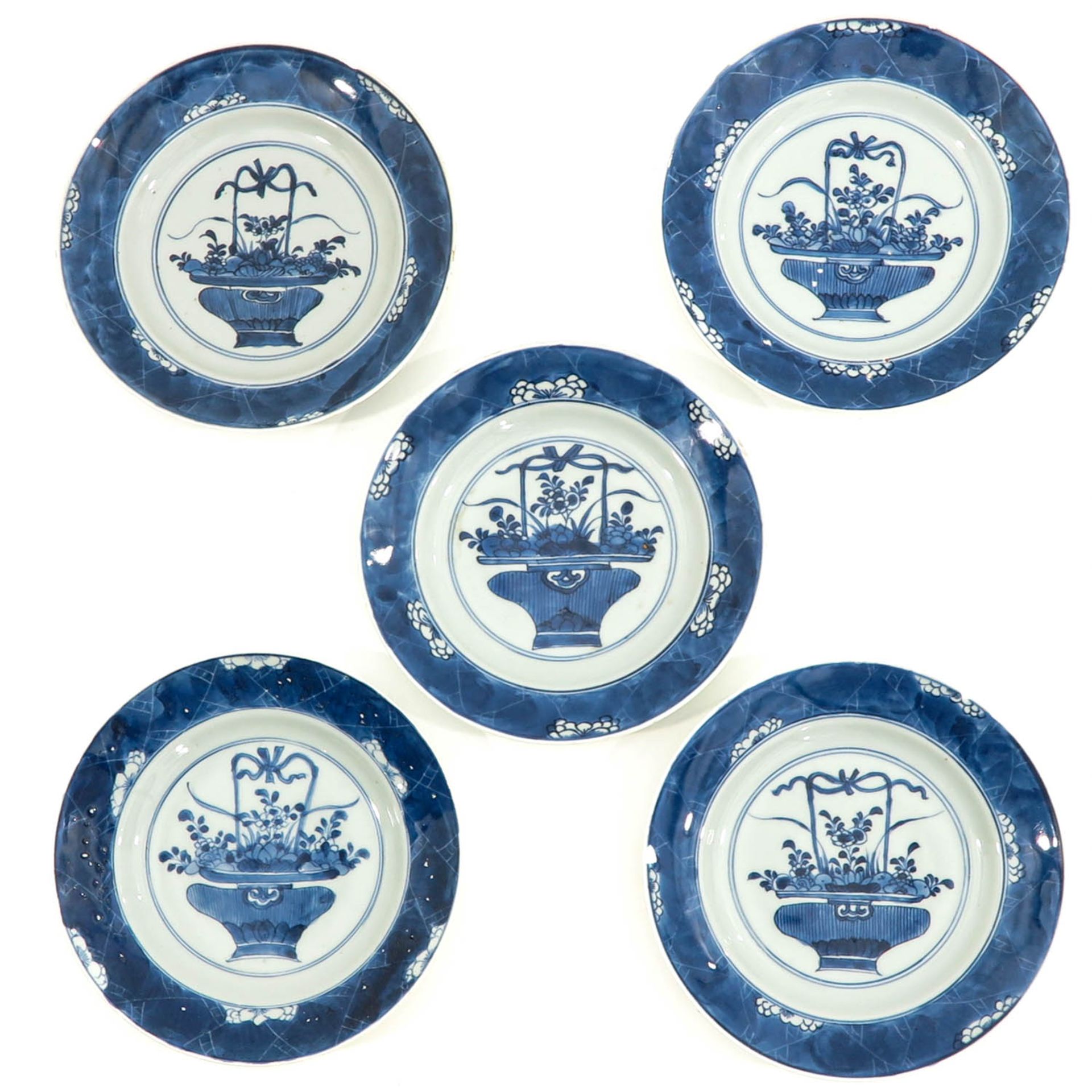 A Series of 13 Blue and White Plates - Bild 7 aus 10