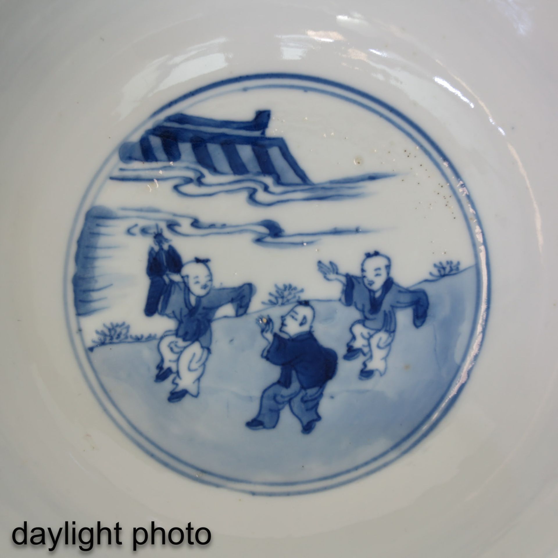 A Blue and White Flared Rim Bowl - Image 10 of 10