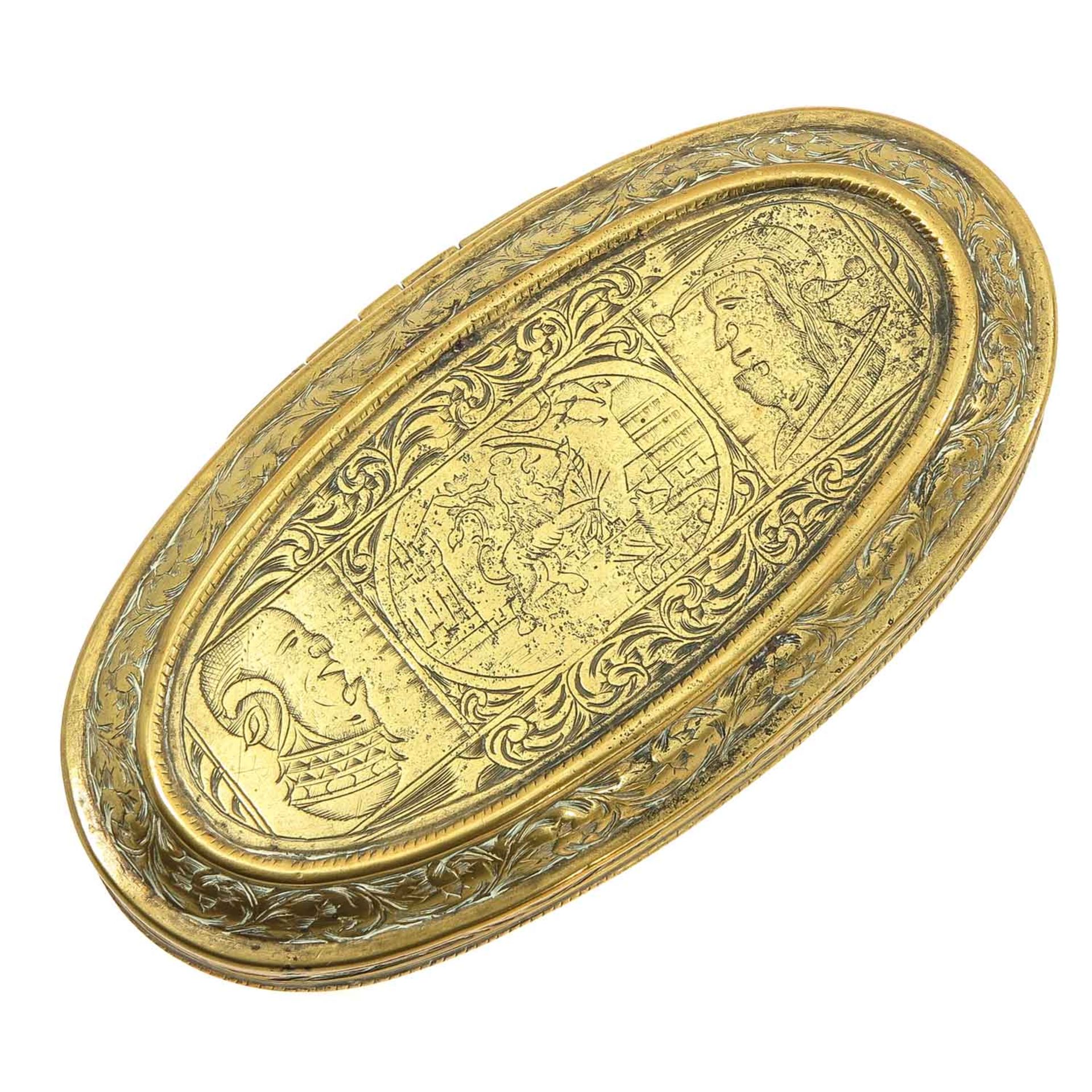 An 18th Century Dutch Oval Tobacco Box - Image 5 of 7