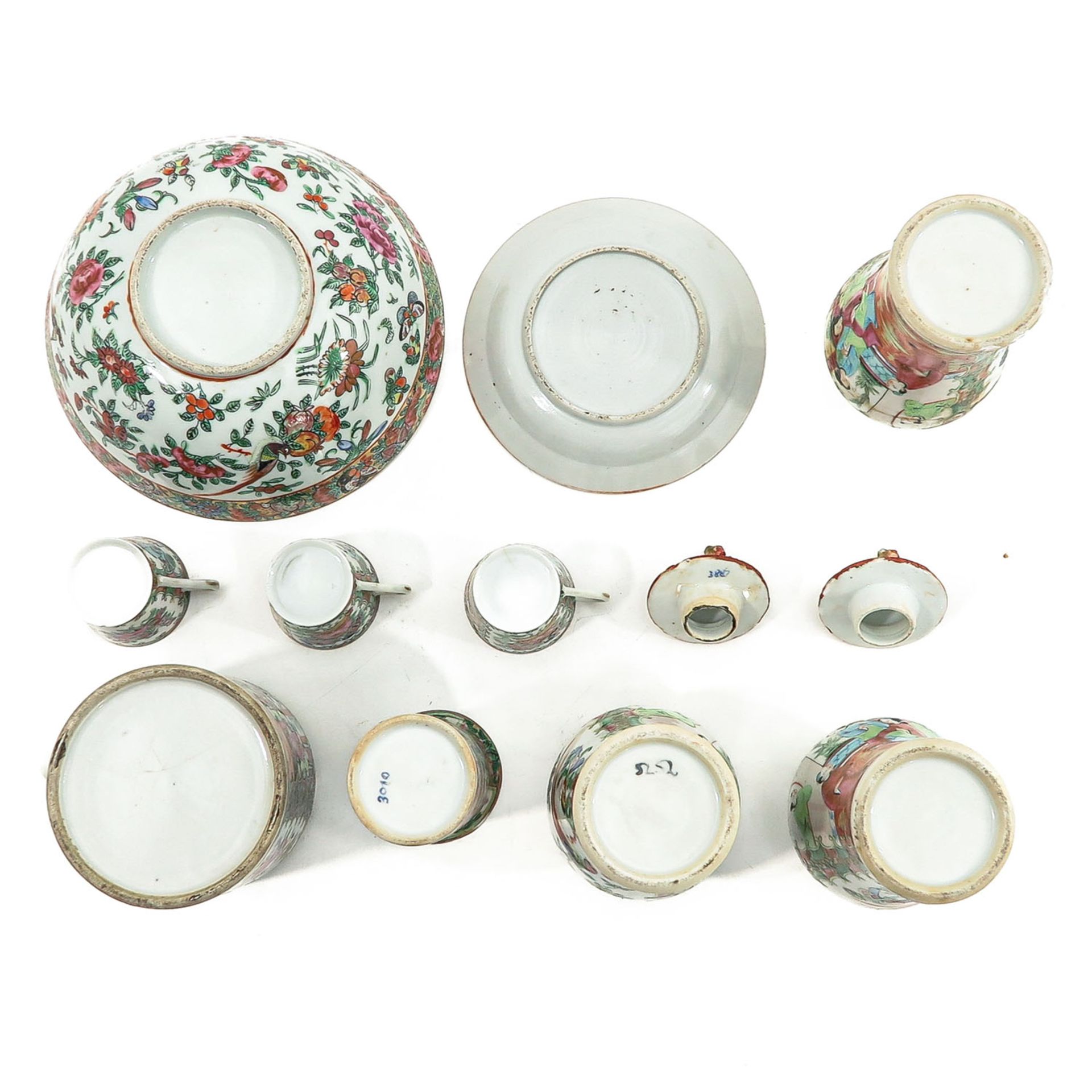 A Collection of Cantonese Porcelain - Bild 6 aus 9