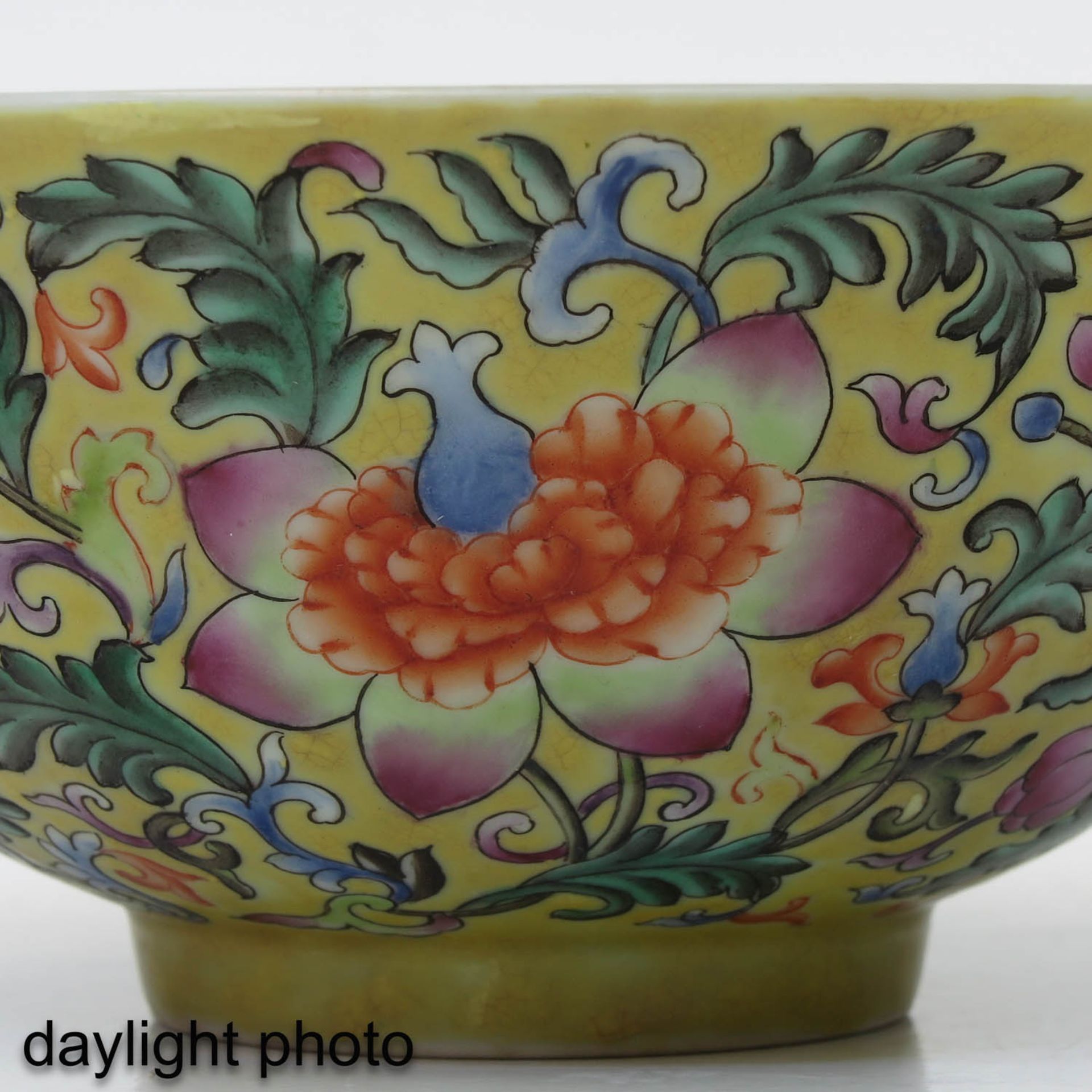 A Pair of Famille Rose Bowls - Bild 10 aus 10