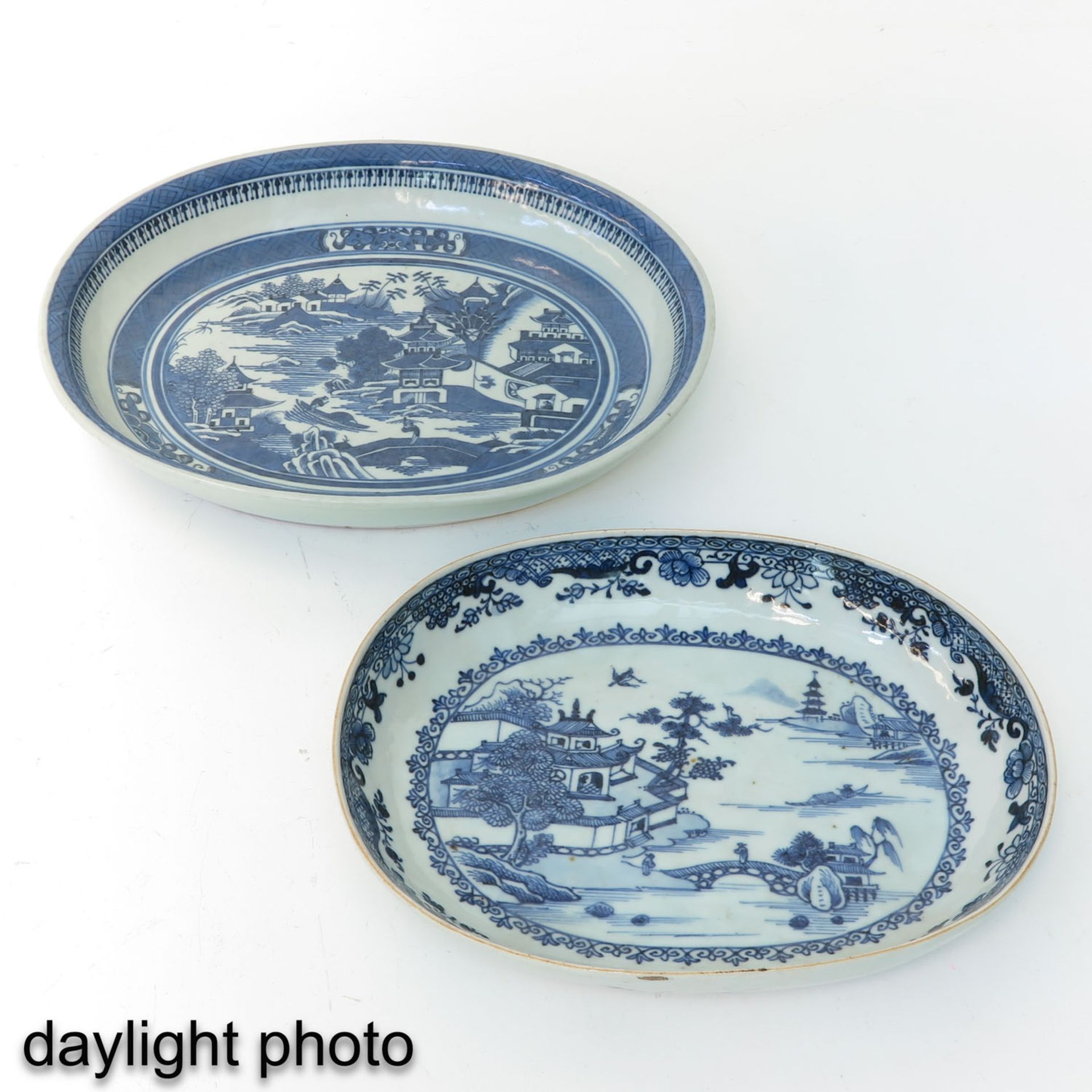 A Lot of 2 Blue and White Serving Dishes - Bild 7 aus 10