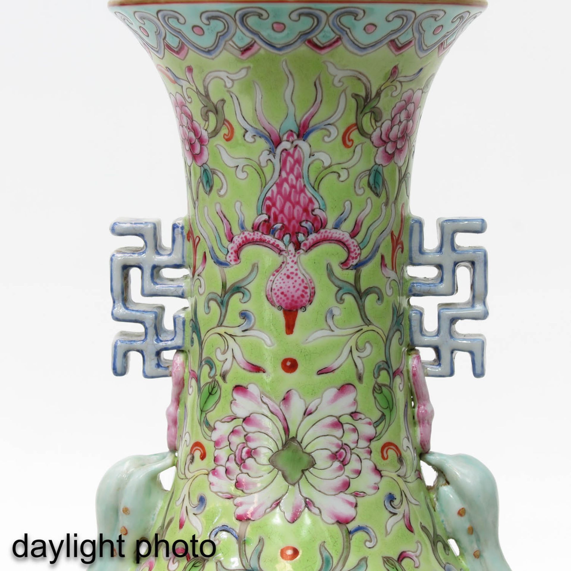 A Famille Rose Vase - Bild 10 aus 10