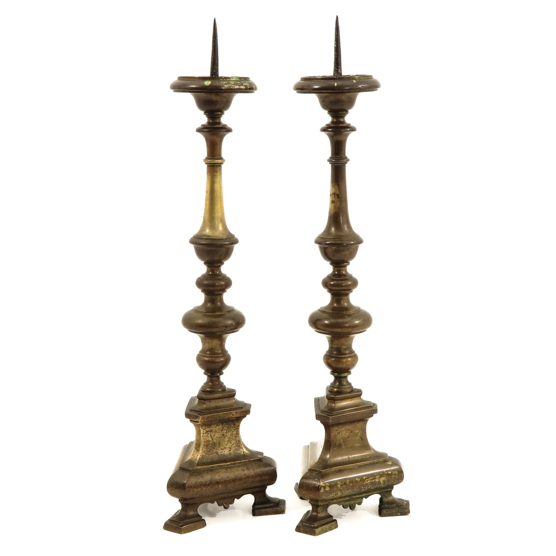 A Pair of 17th Century Bronze Church Candlesticks - Bild 2 aus 10