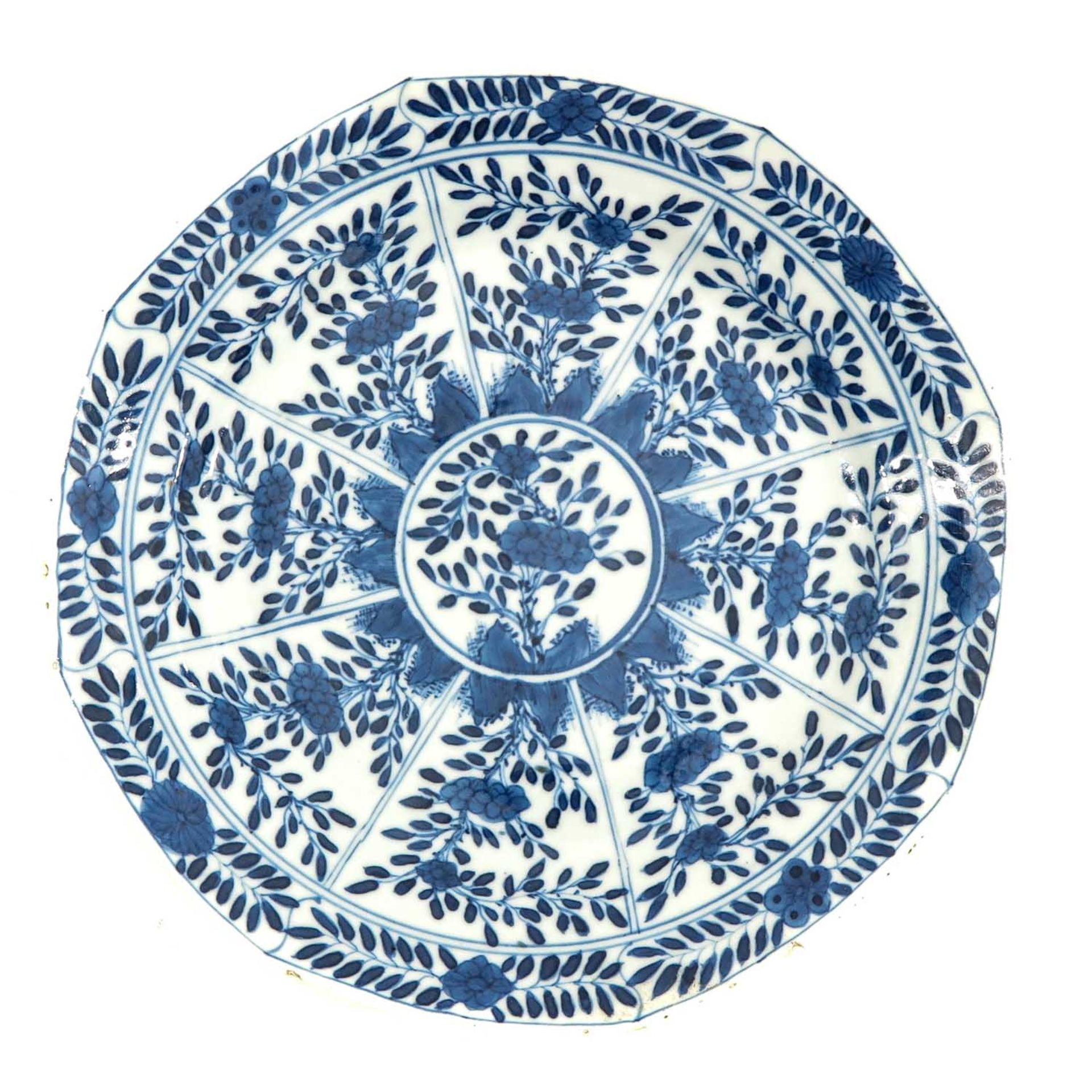 A Pair of Blue and White Plates - Image 3 of 10