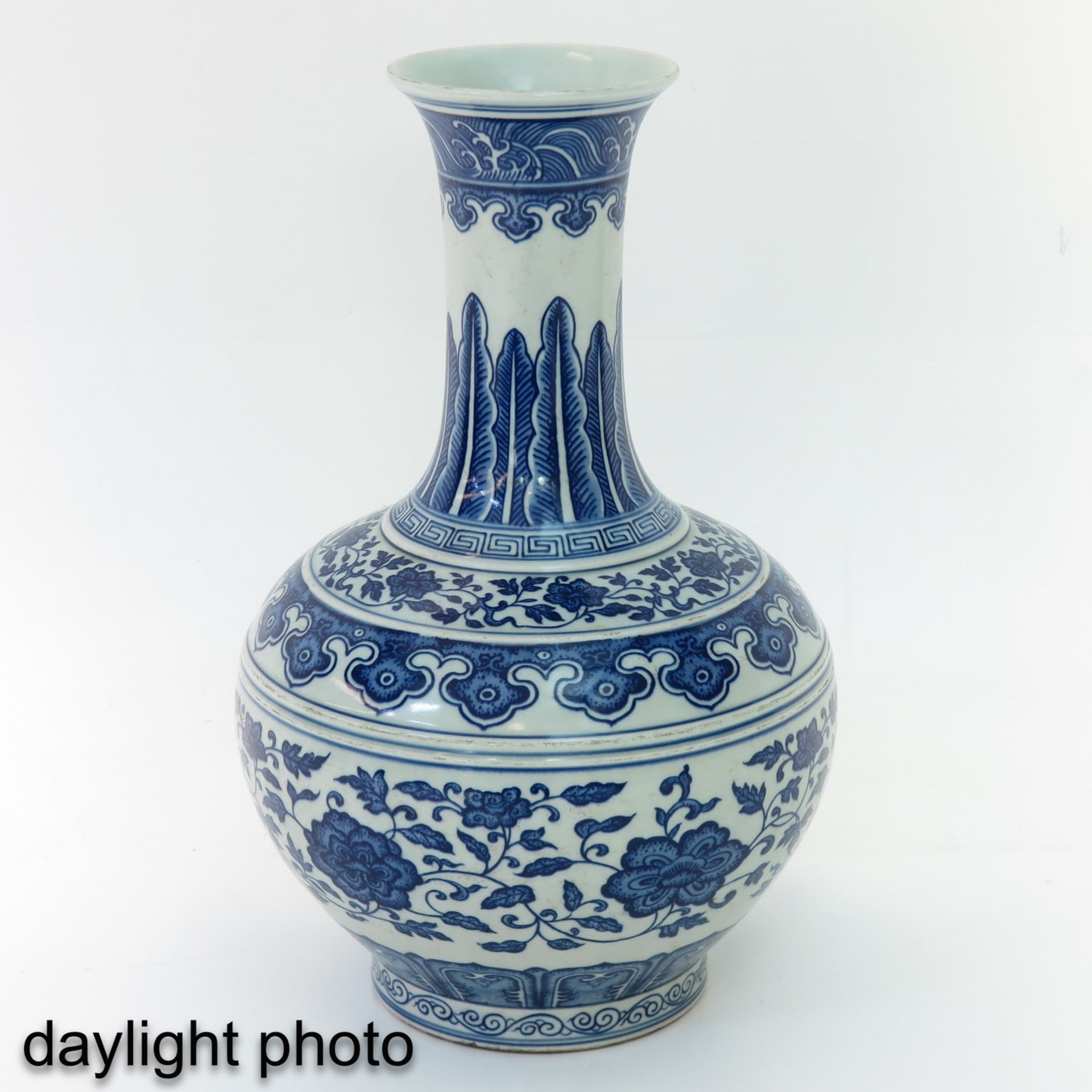 A Blue and White Vase - Image 7 of 10