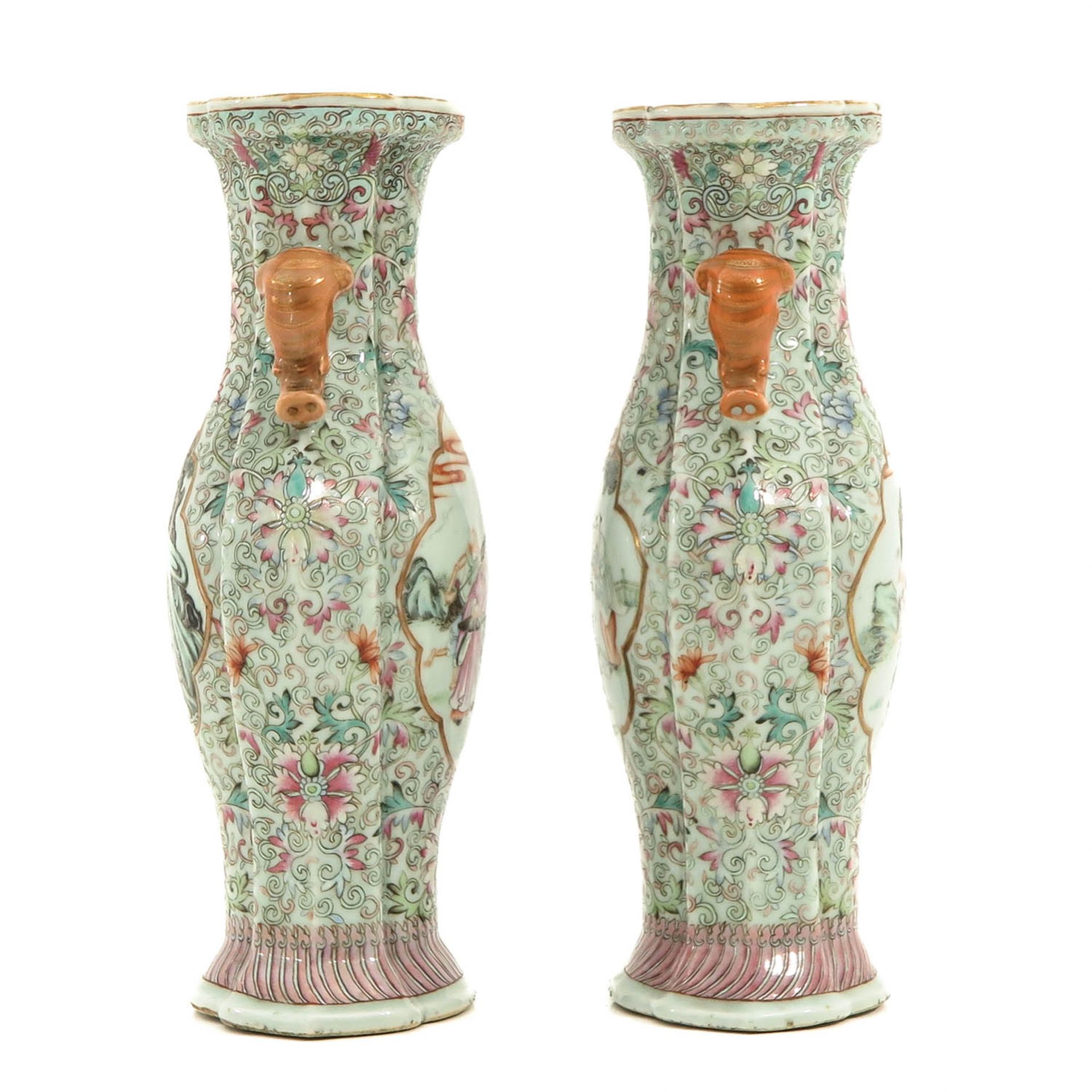 A Pair of Famille Rose Vases - Bild 4 aus 10
