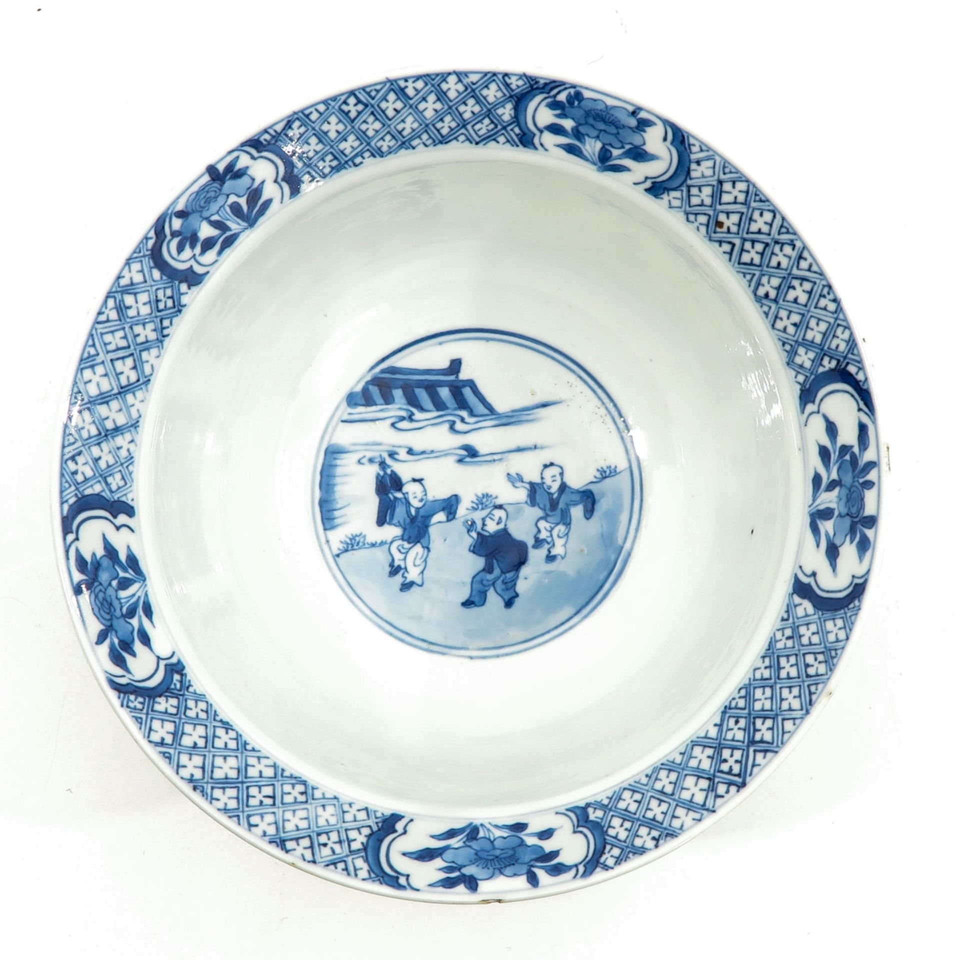 A Blue and White Flared Rim Bowl - Image 5 of 10