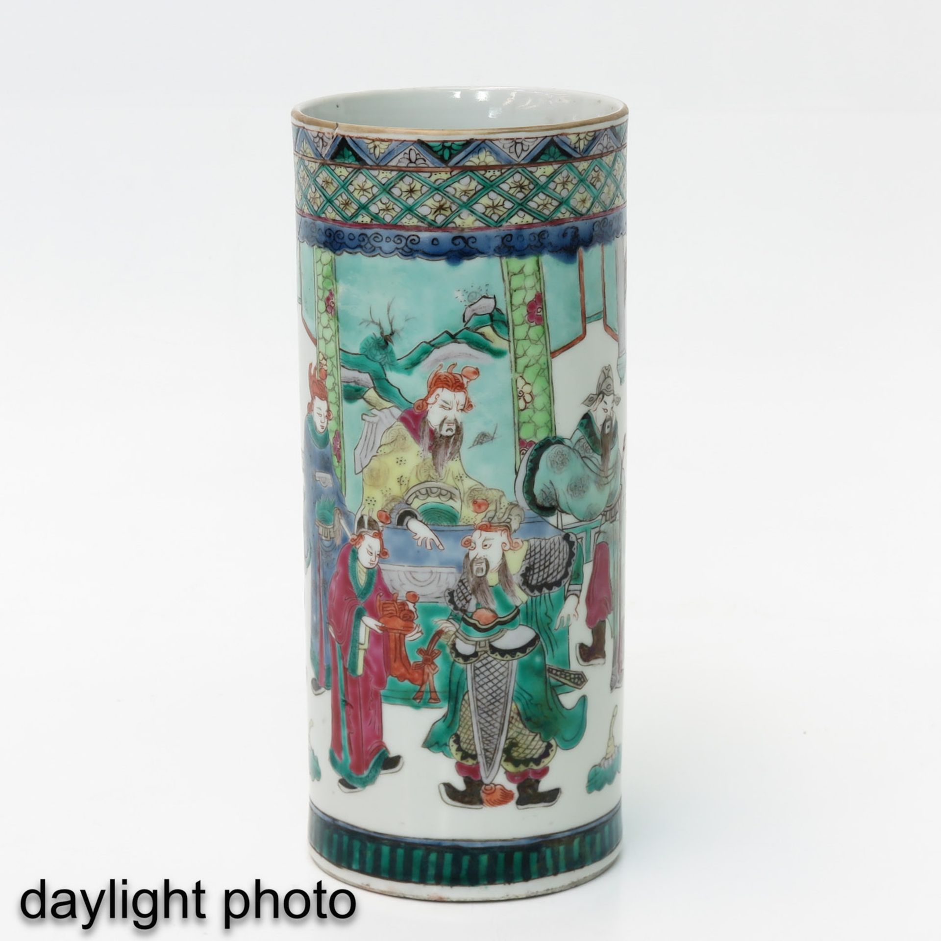 A Famille Verte Brush Pot - Image 7 of 10