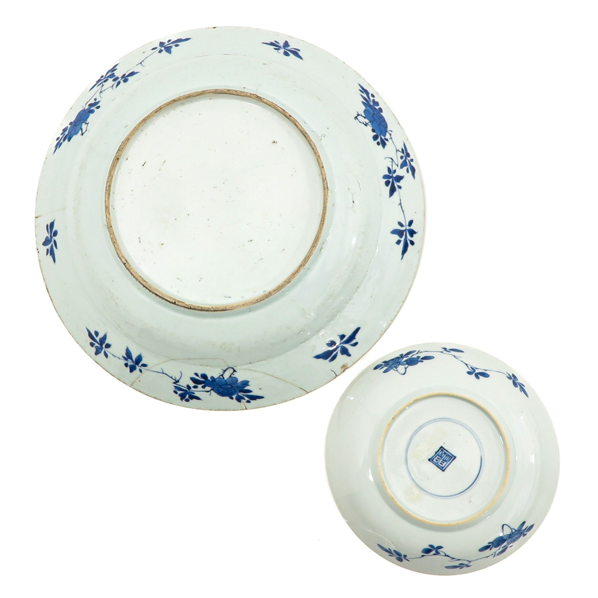 A Collection of 4 Blue and White Plates - Image 4 of 10