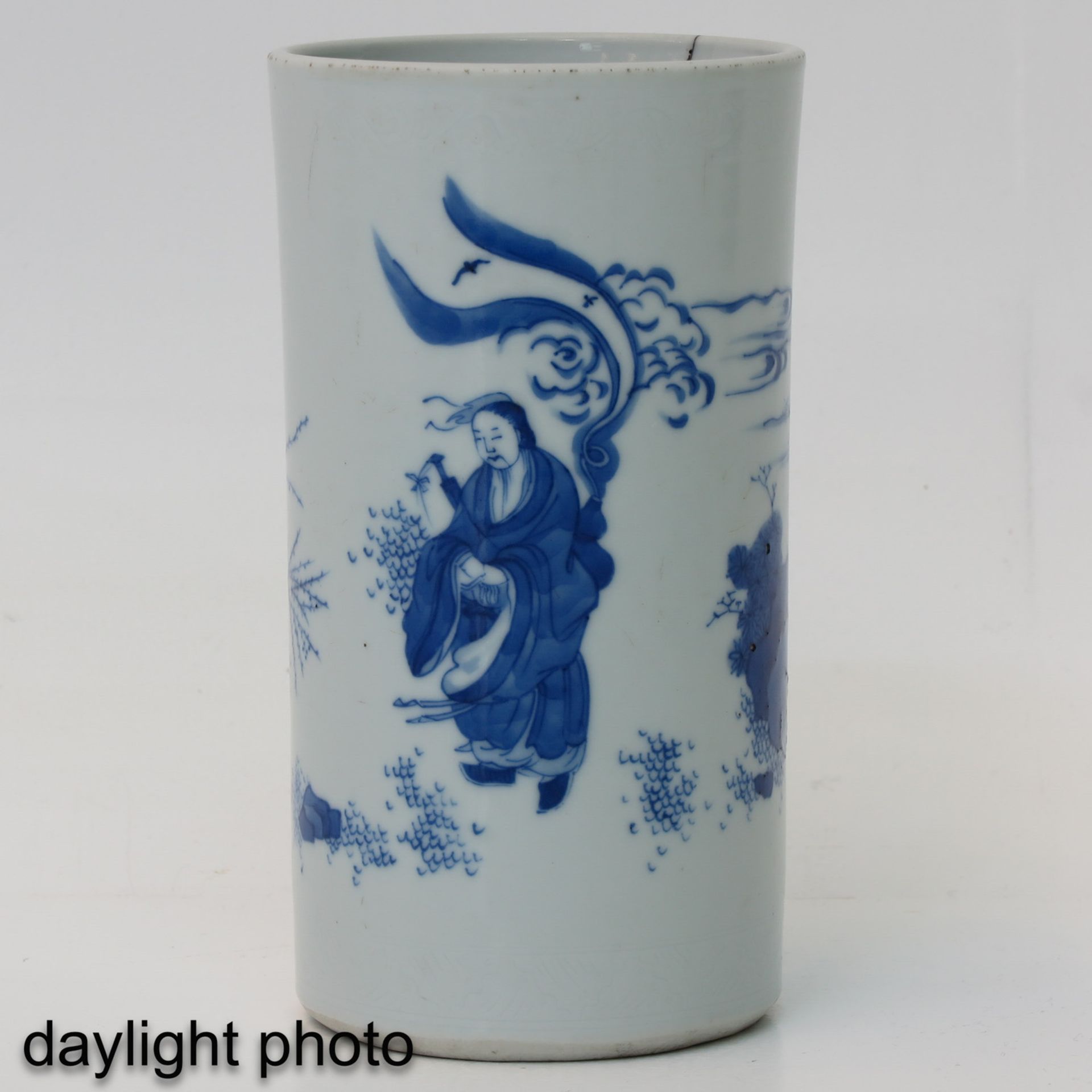 A Blue and White Brush Pot - Image 7 of 9