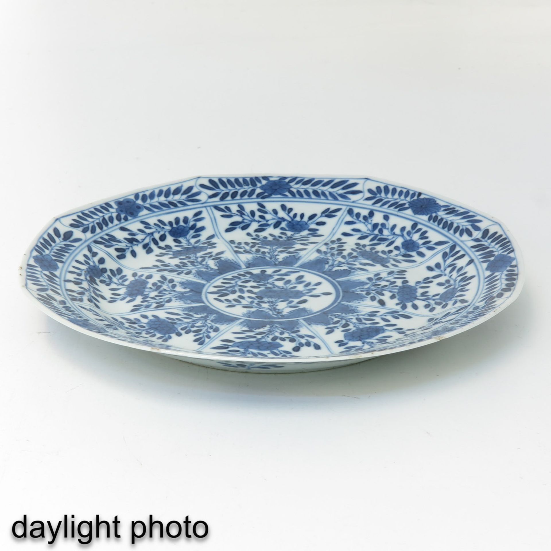 A Pair of Blue and White Plates - Image 7 of 10