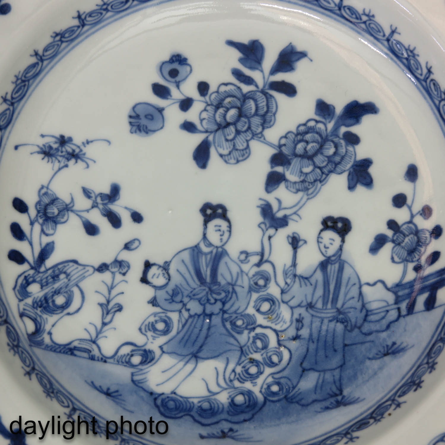 A Lot of 2 Blue and White Plates - Image 10 of 10