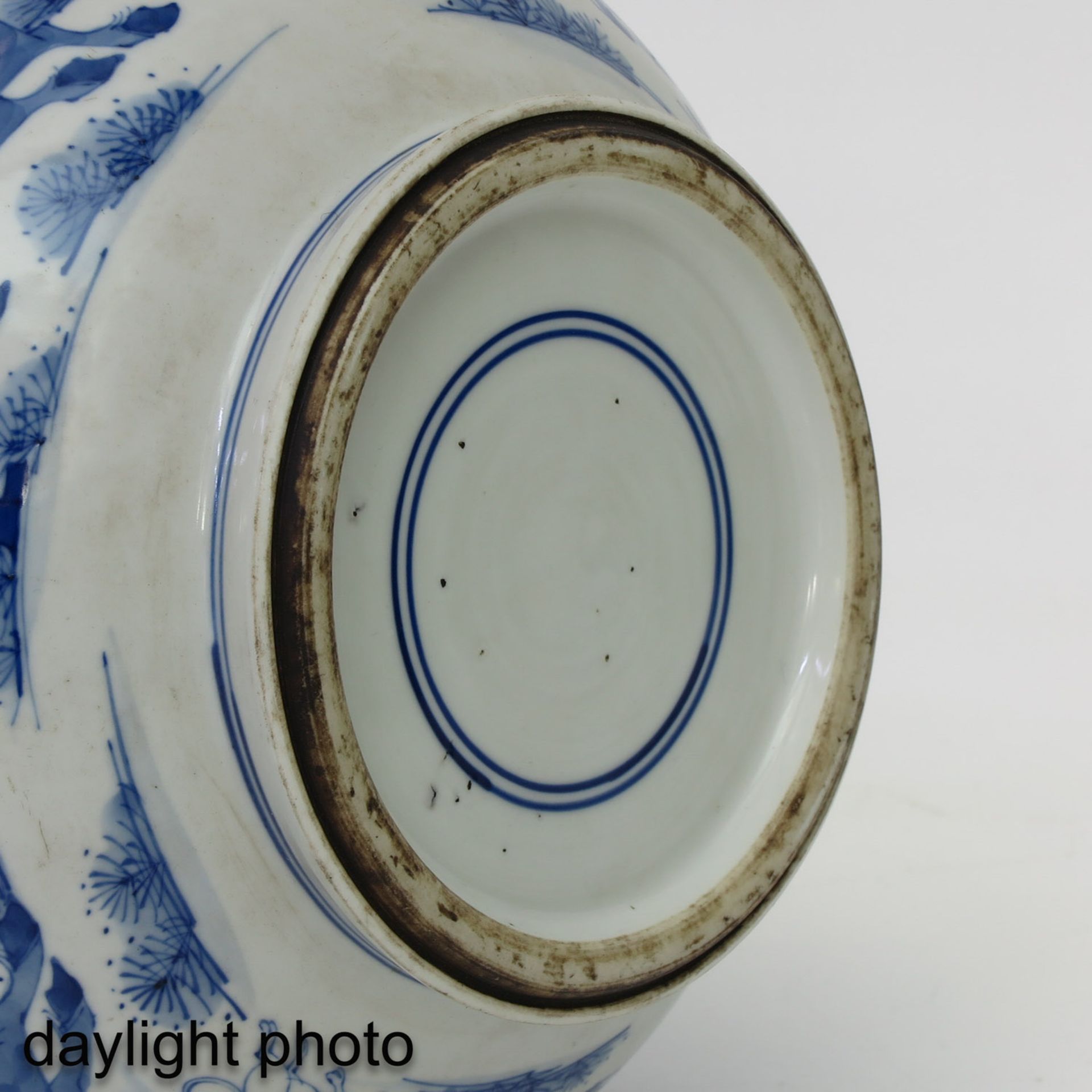 A Pair of Blue and White Vases - Image 8 of 10