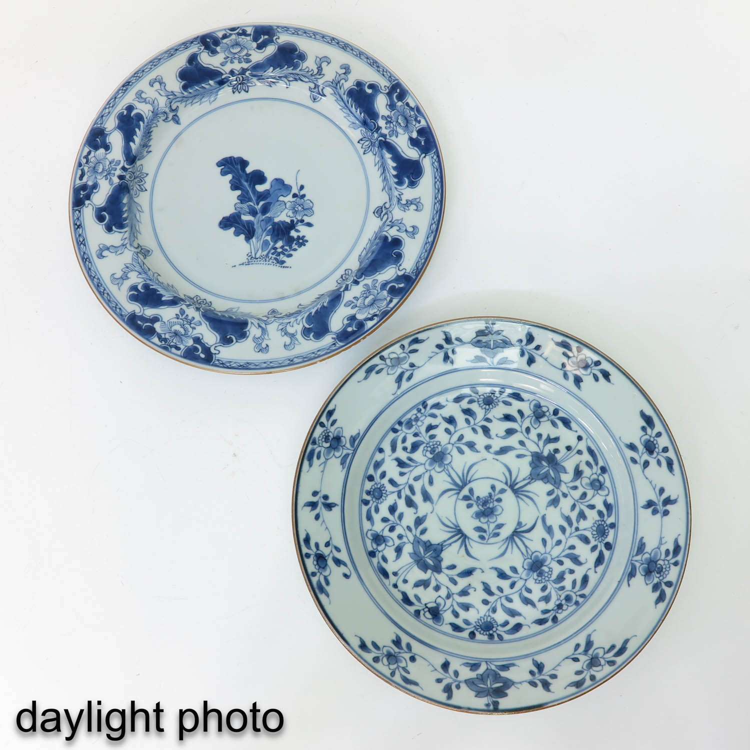 A Lot of 2 Blue and White Plates - Image 7 of 10