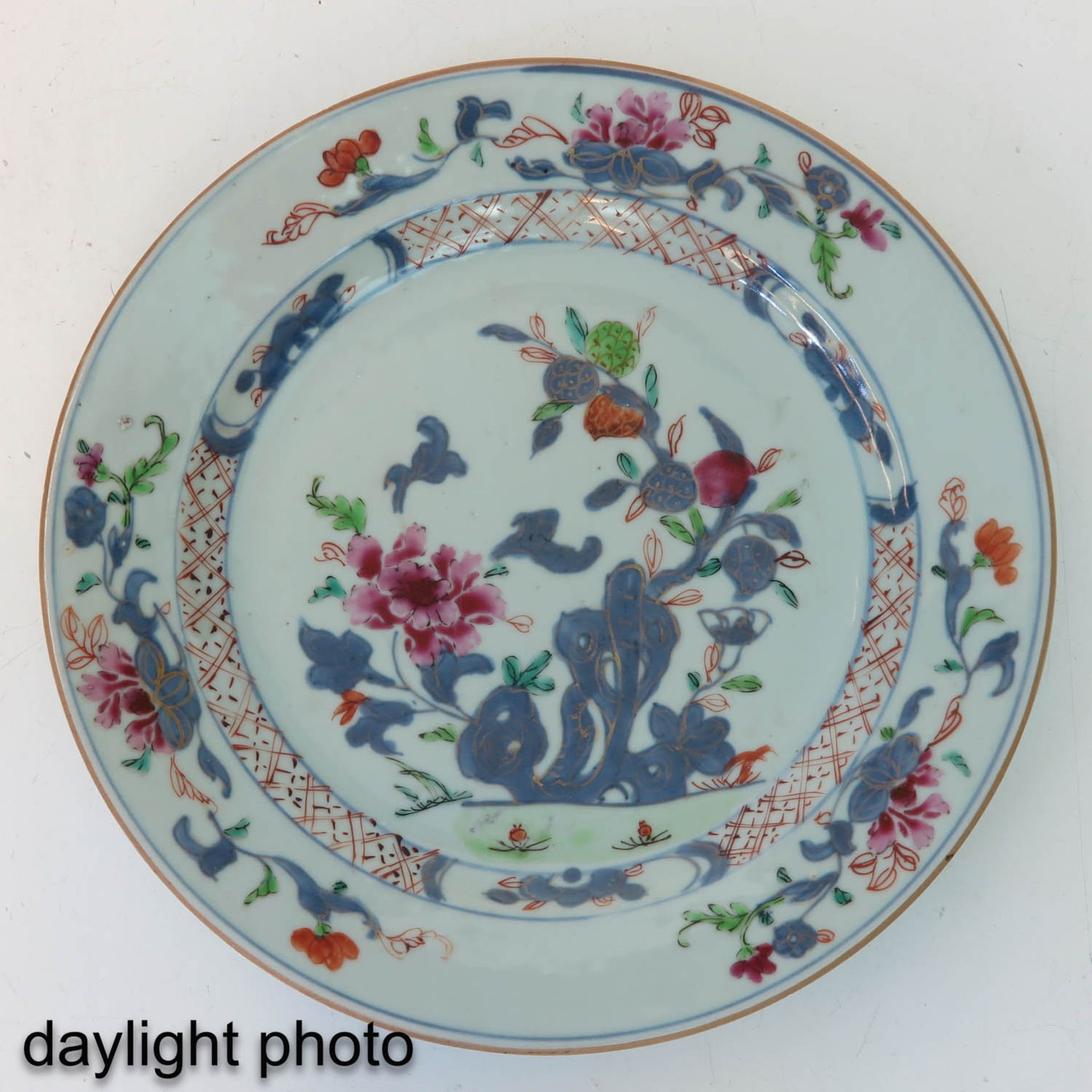 A Series of 5 Famille Rose Plates - Image 9 of 10