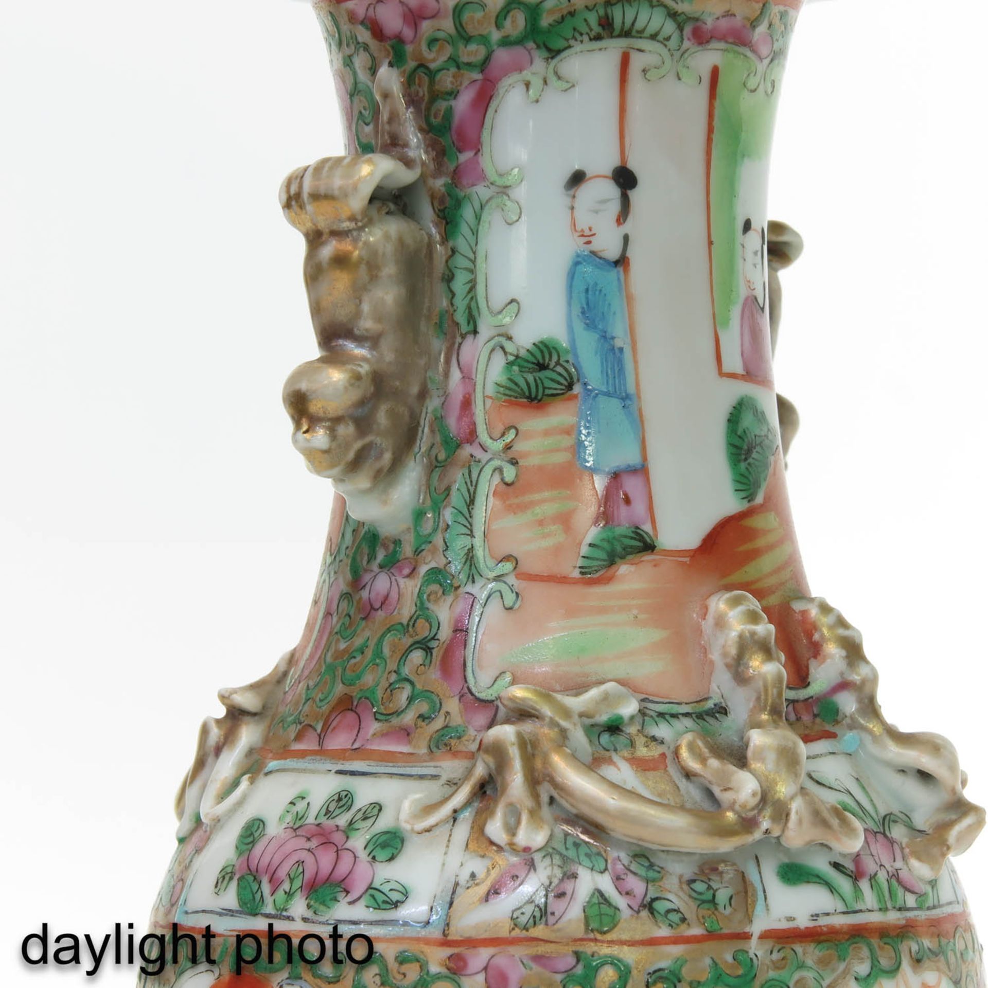 A Pair of Cantonese Vases - Bild 9 aus 10
