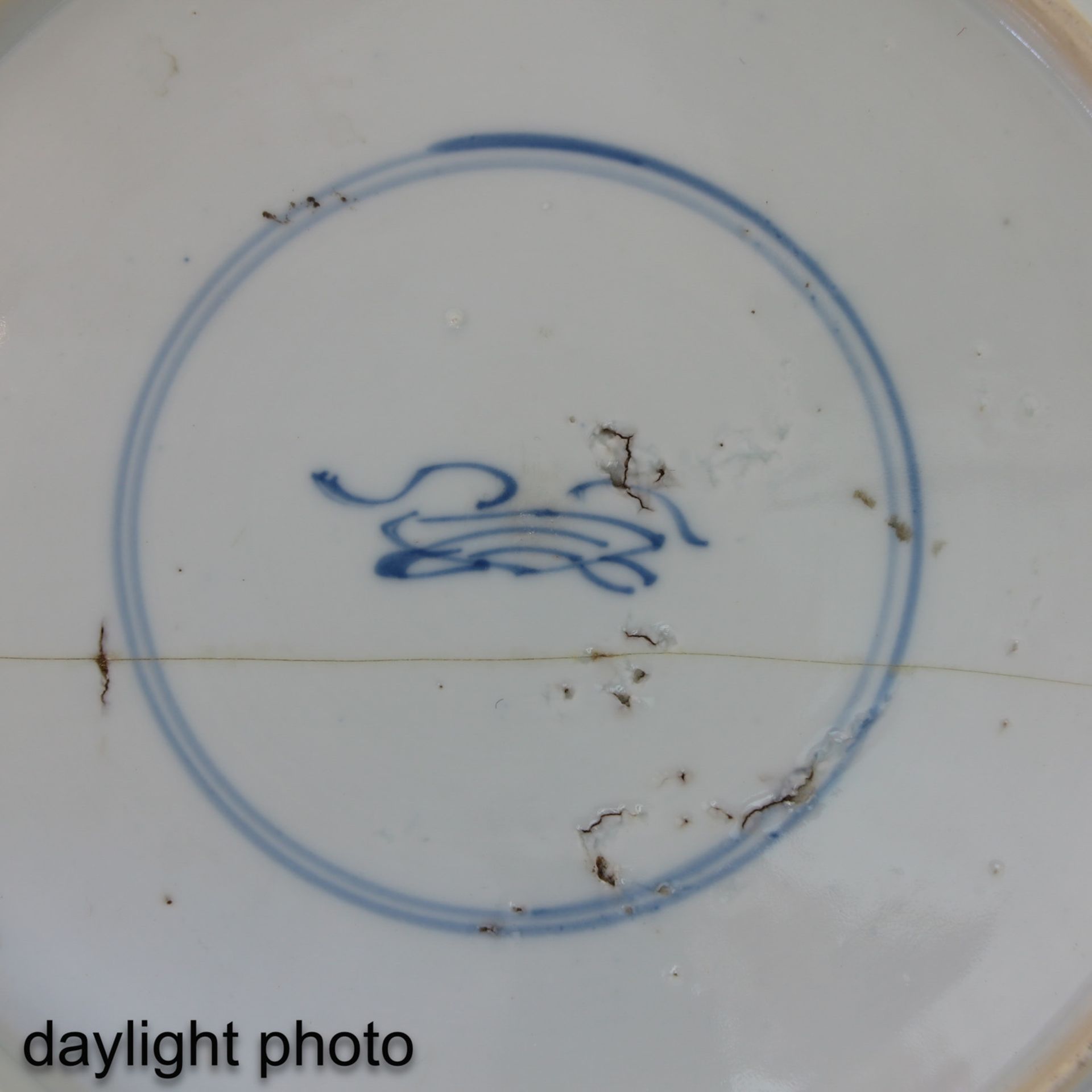 A Collection of 4 Blue and White Plates - Image 10 of 10