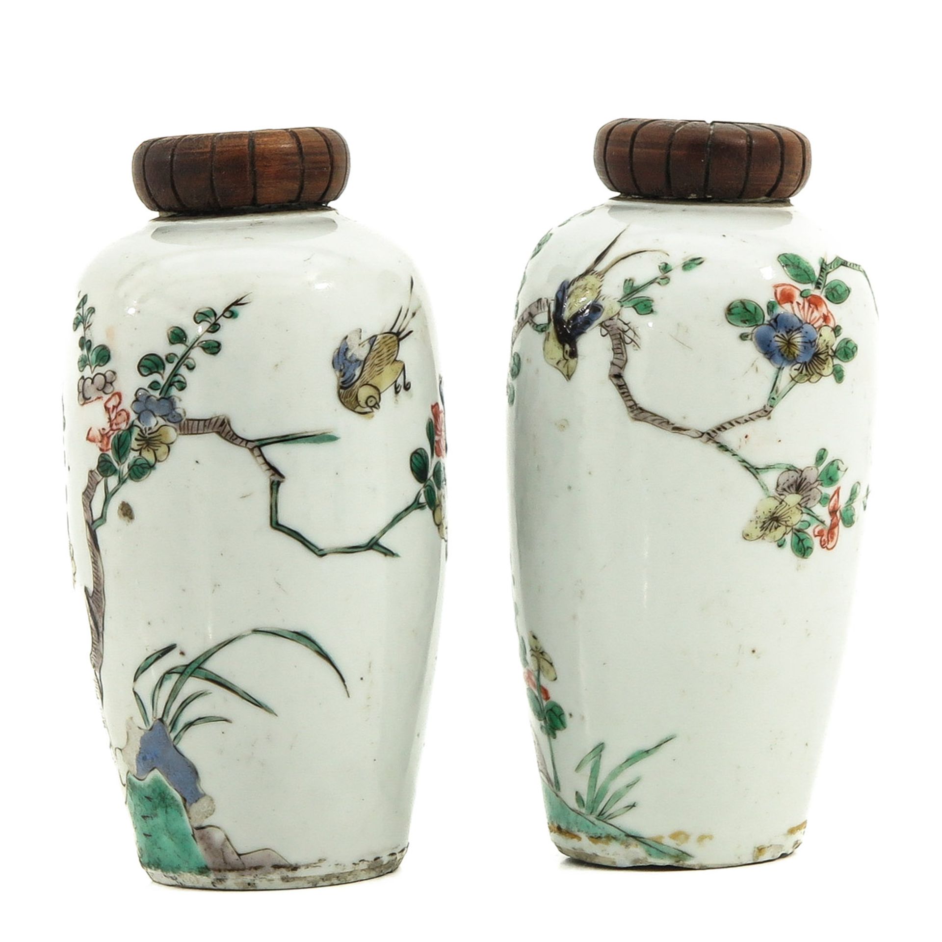 A Pair of Famille Verte Vases - Bild 2 aus 9