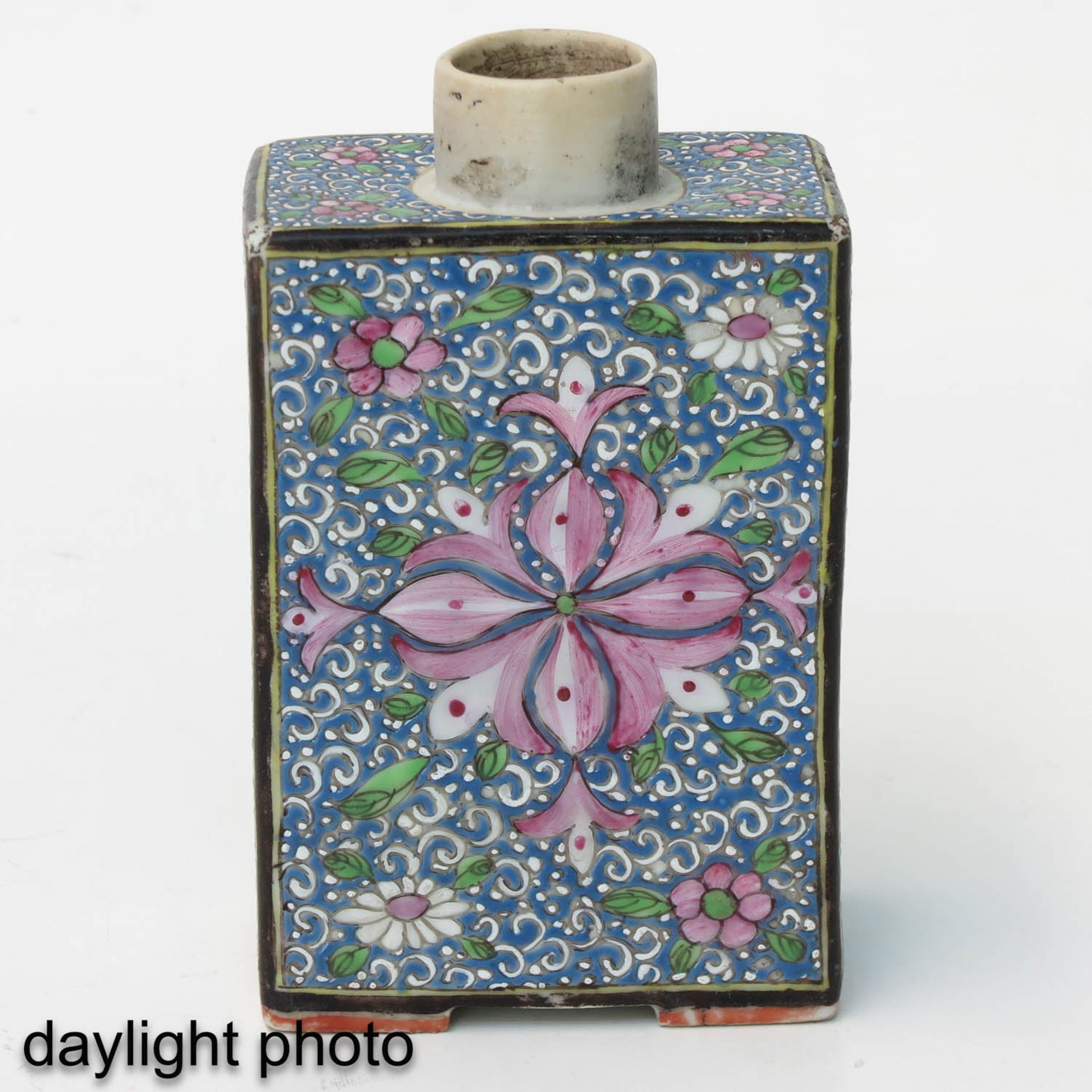 A Famille Rose Tea Box - Image 7 of 9