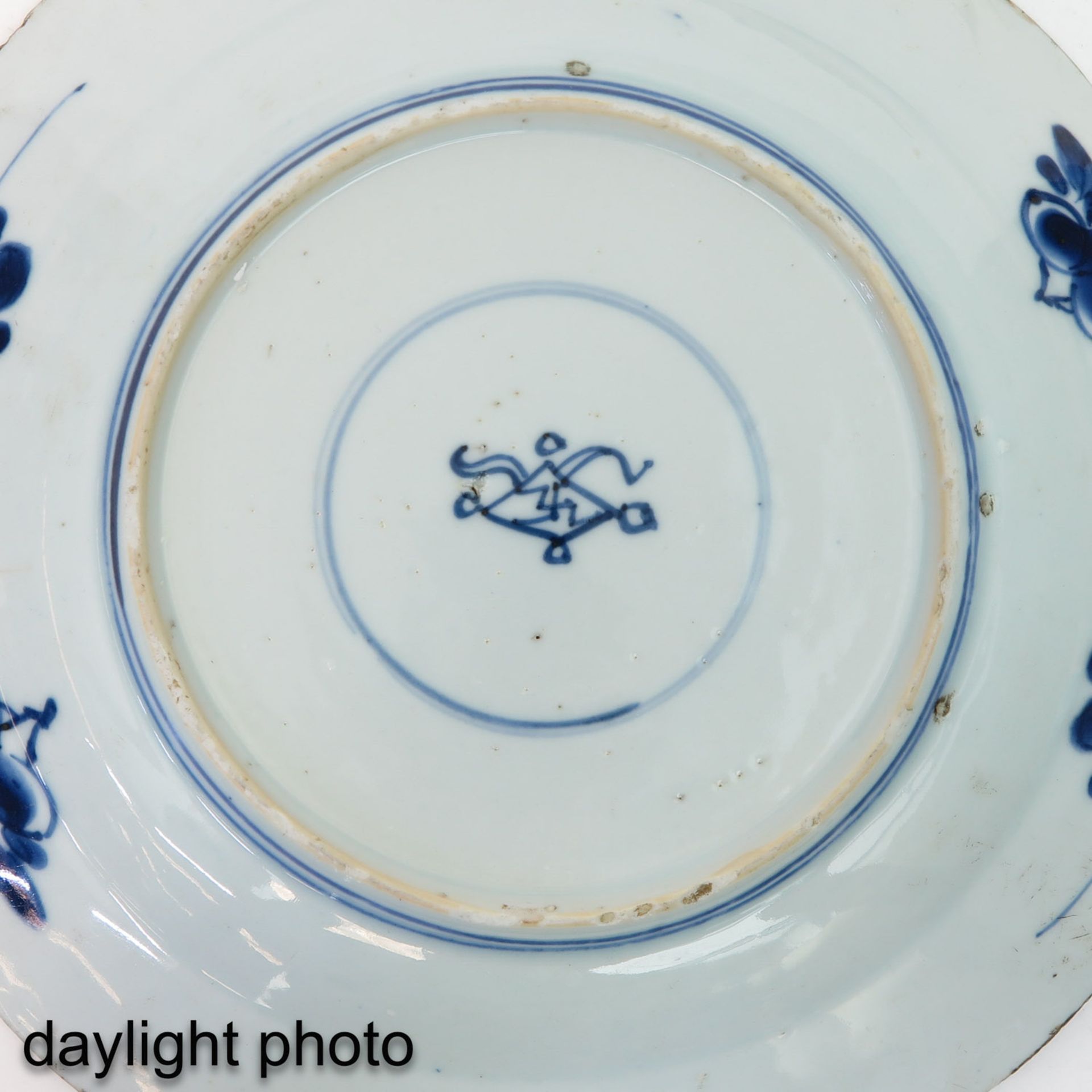 A Collection of 5 Blue and White Plates - Image 9 of 9