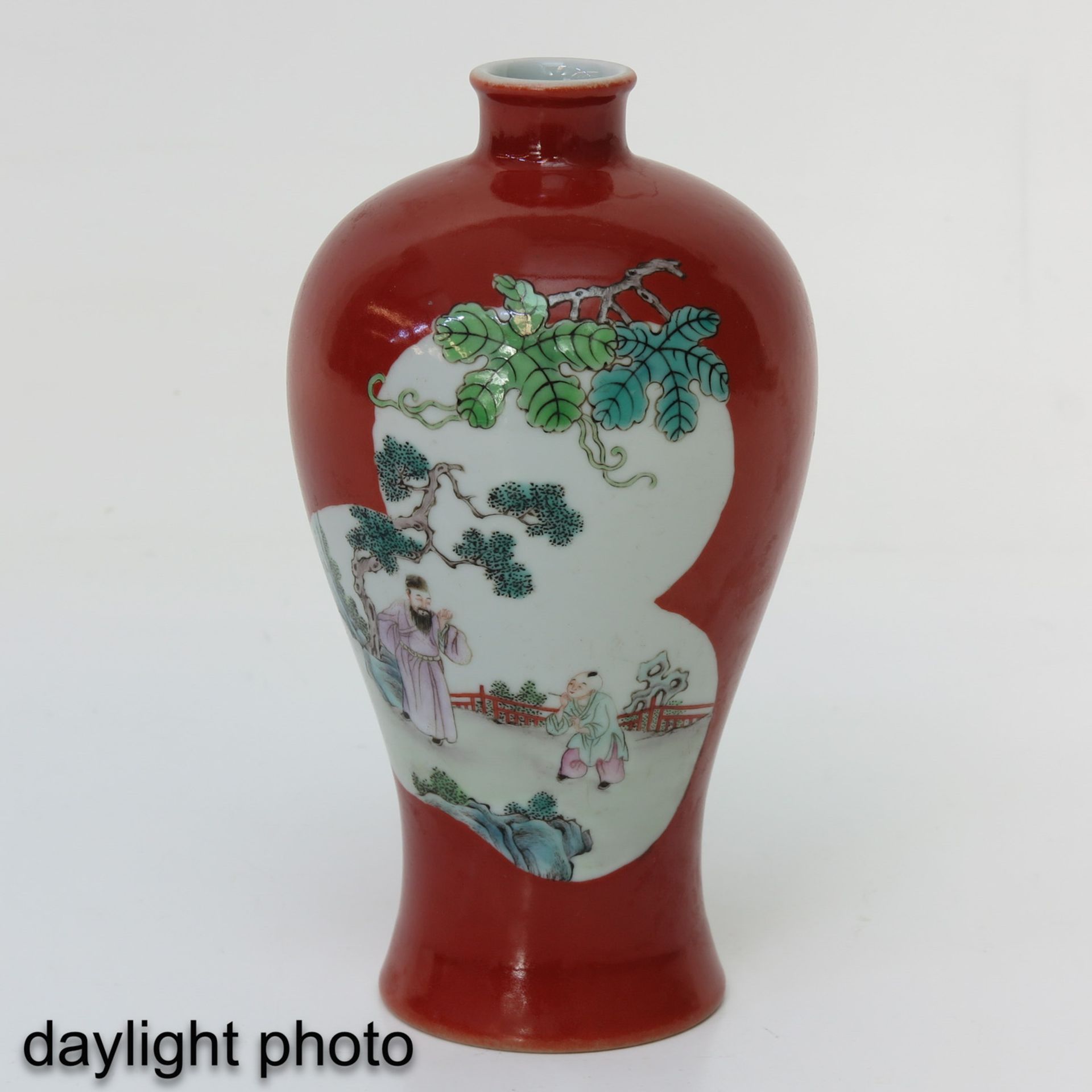 A Famille Rose Meiping Vase - Bild 7 aus 9