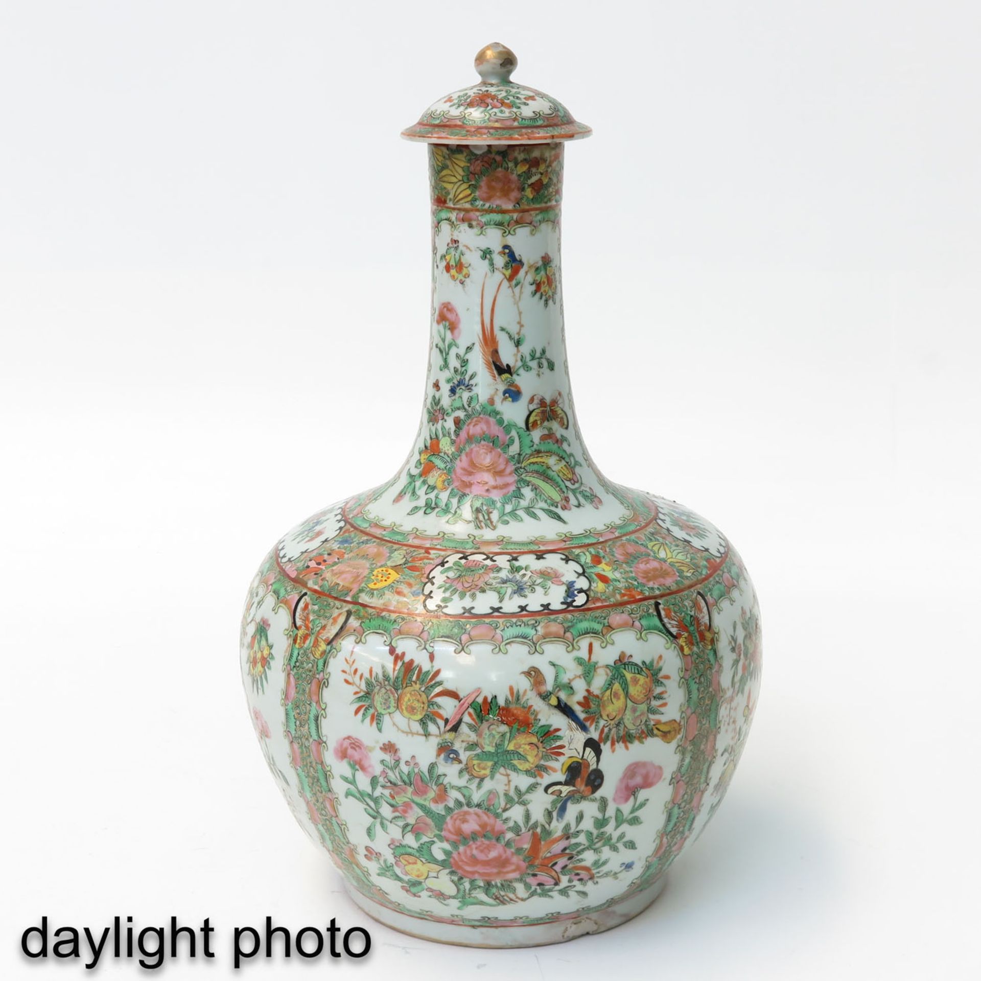 A Cantonese Vase with Cover - Bild 7 aus 9