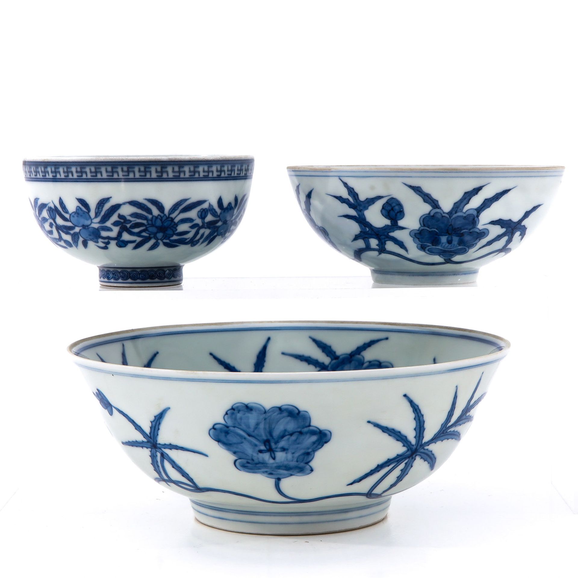 A Collection of 3 Blue and White Bowls - Image 3 of 10