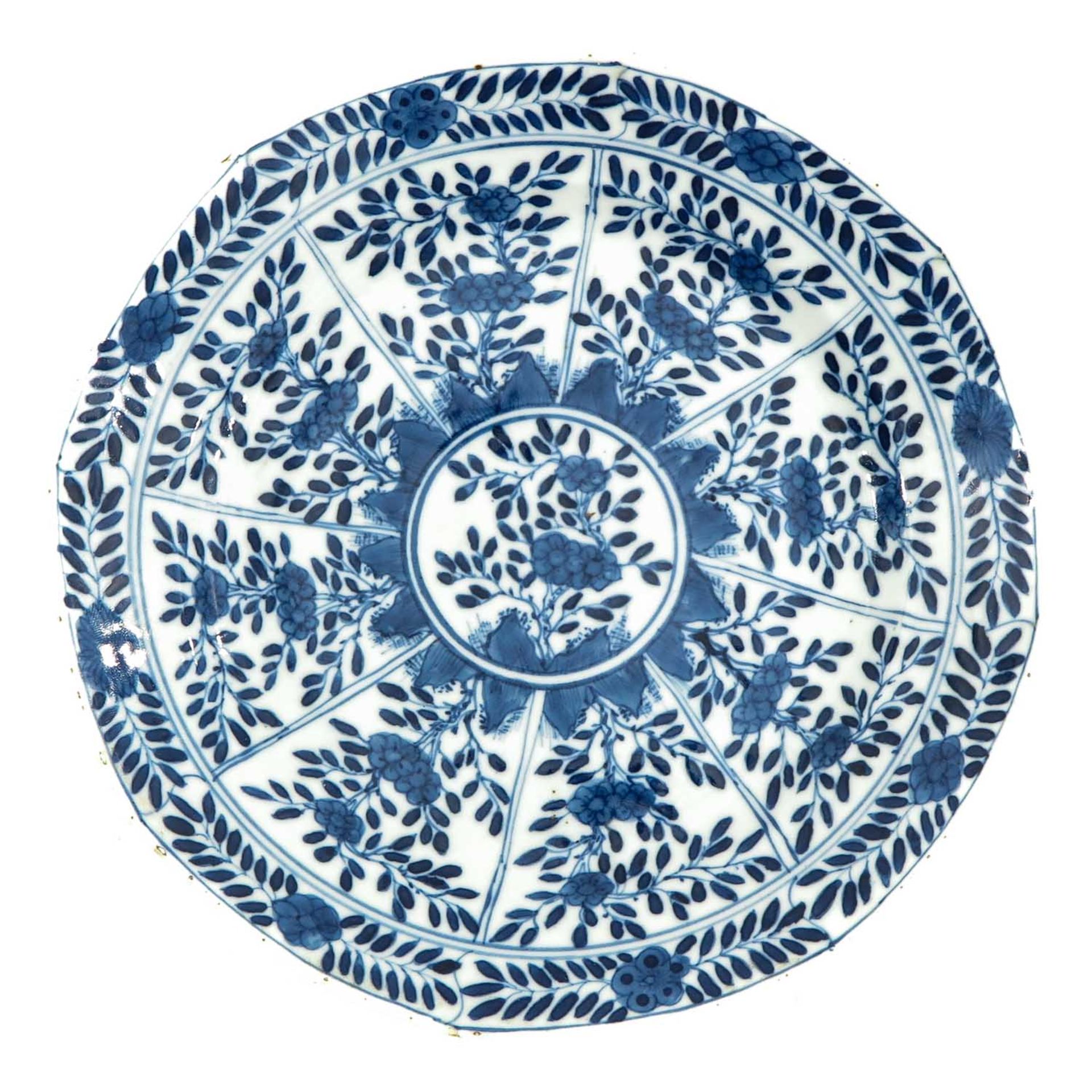 A Pair of Blue and White Plates - Image 5 of 10