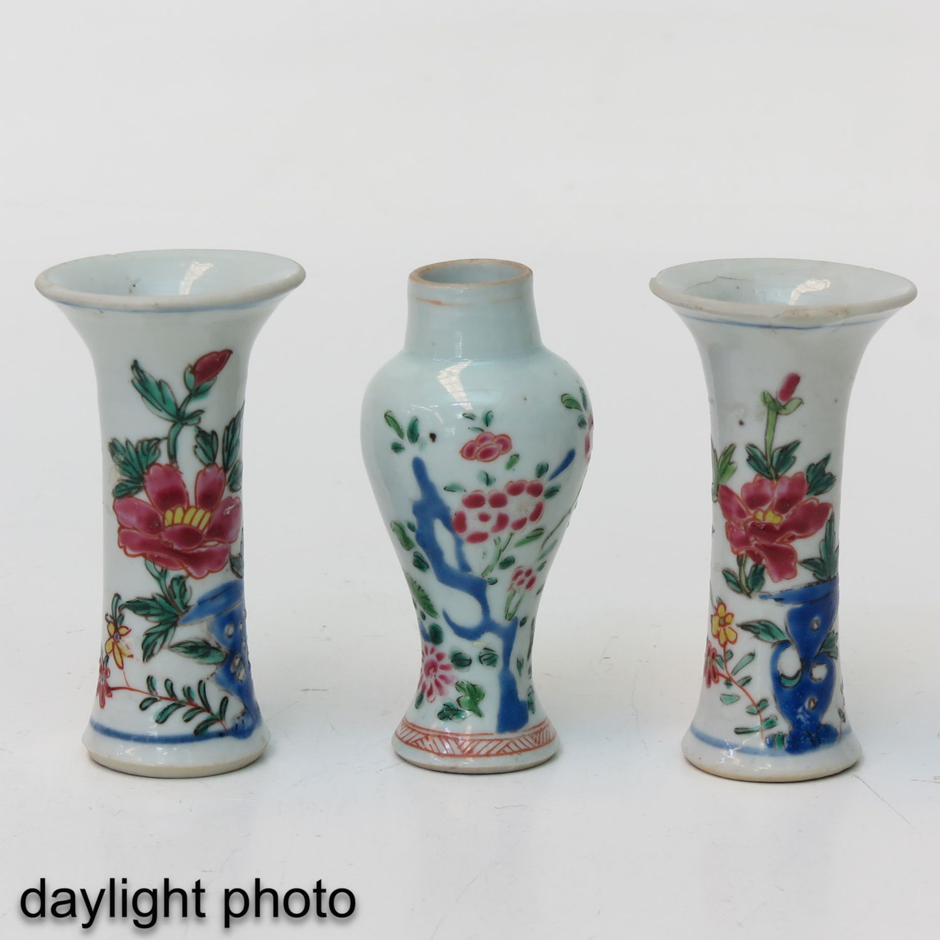 A Collection of 3 Miniature Garniture Vases - Image 7 of 9