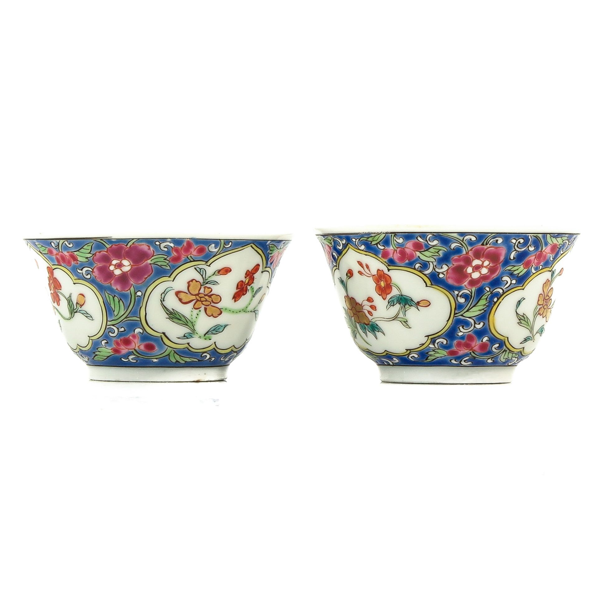 A Pair of Famille Rose Cups and Saucers - Bild 4 aus 10