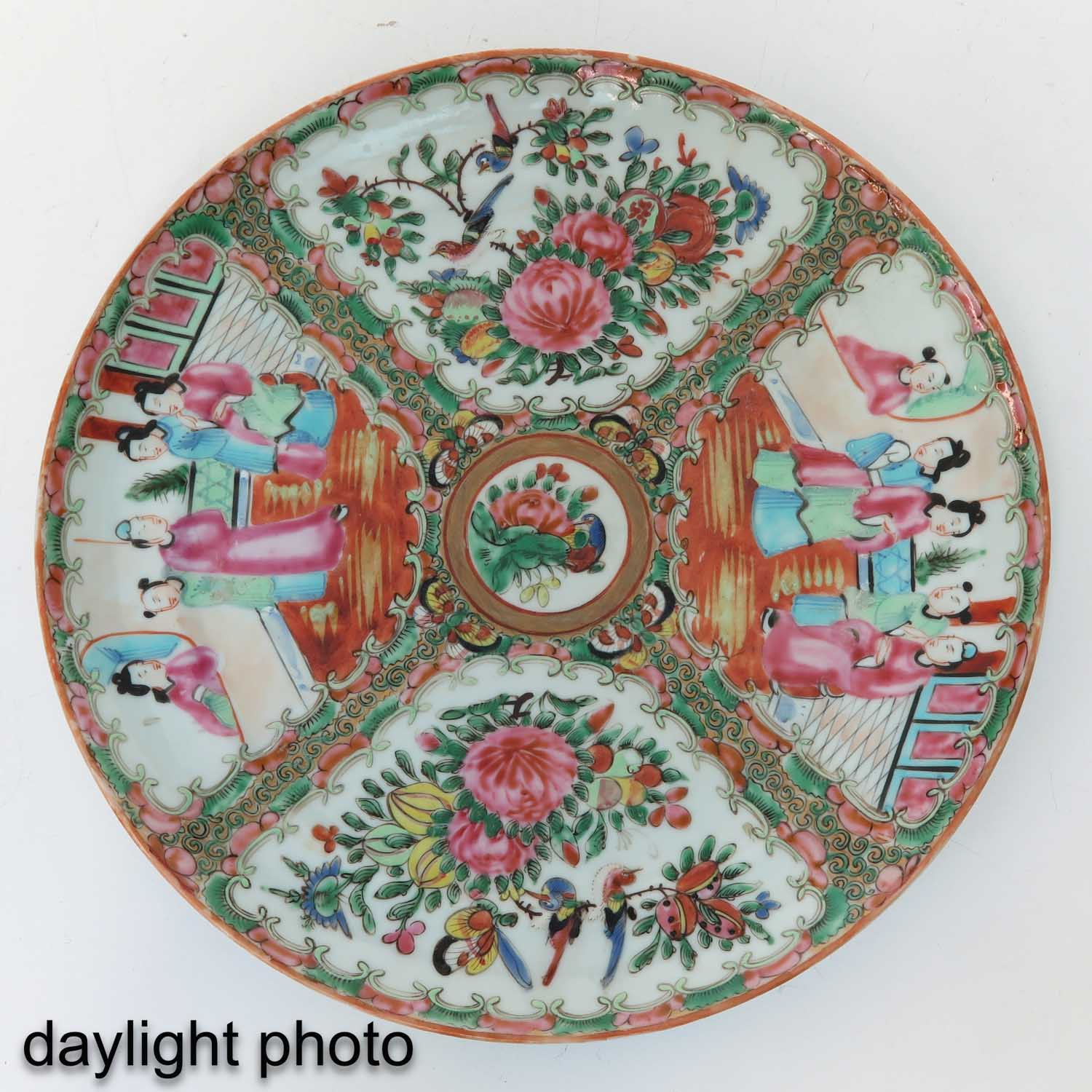 A Pair of Cantonese Plates - Image 7 of 9