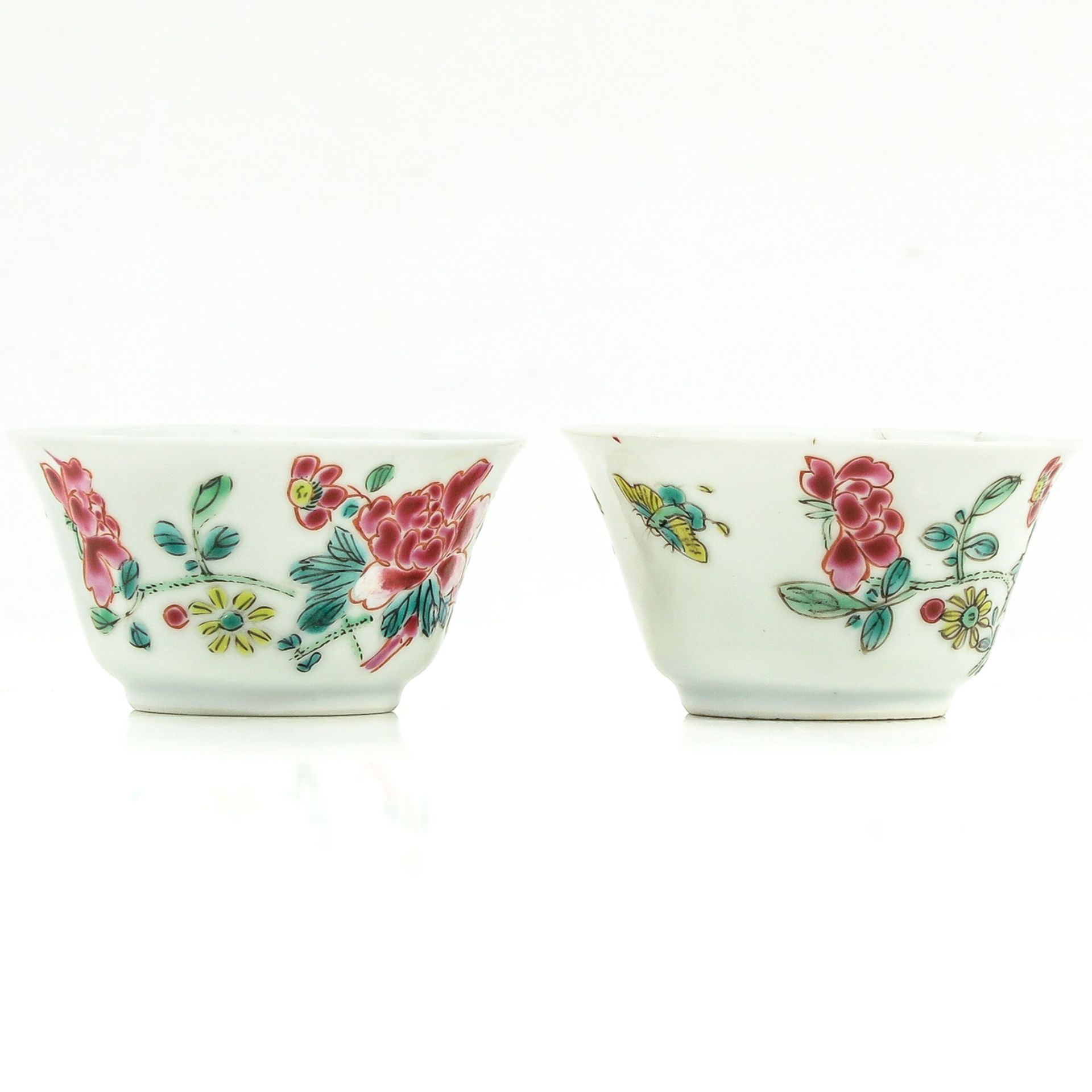 A Pair of Famille Rose Cups and Saucers - Bild 4 aus 10