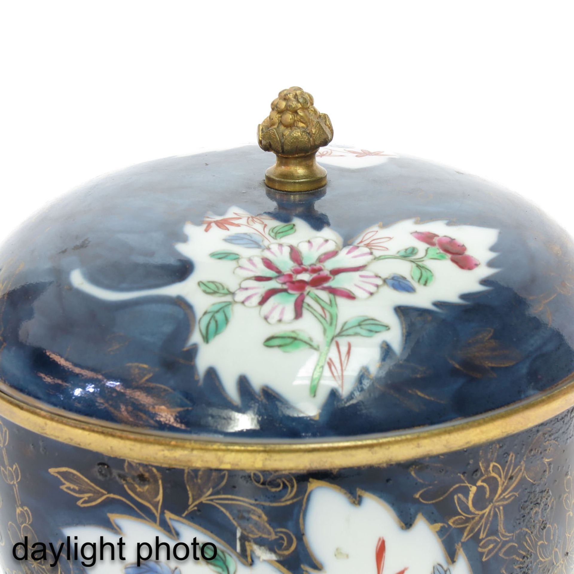 A Collection of 3 Jars with Covers - Image 9 of 10