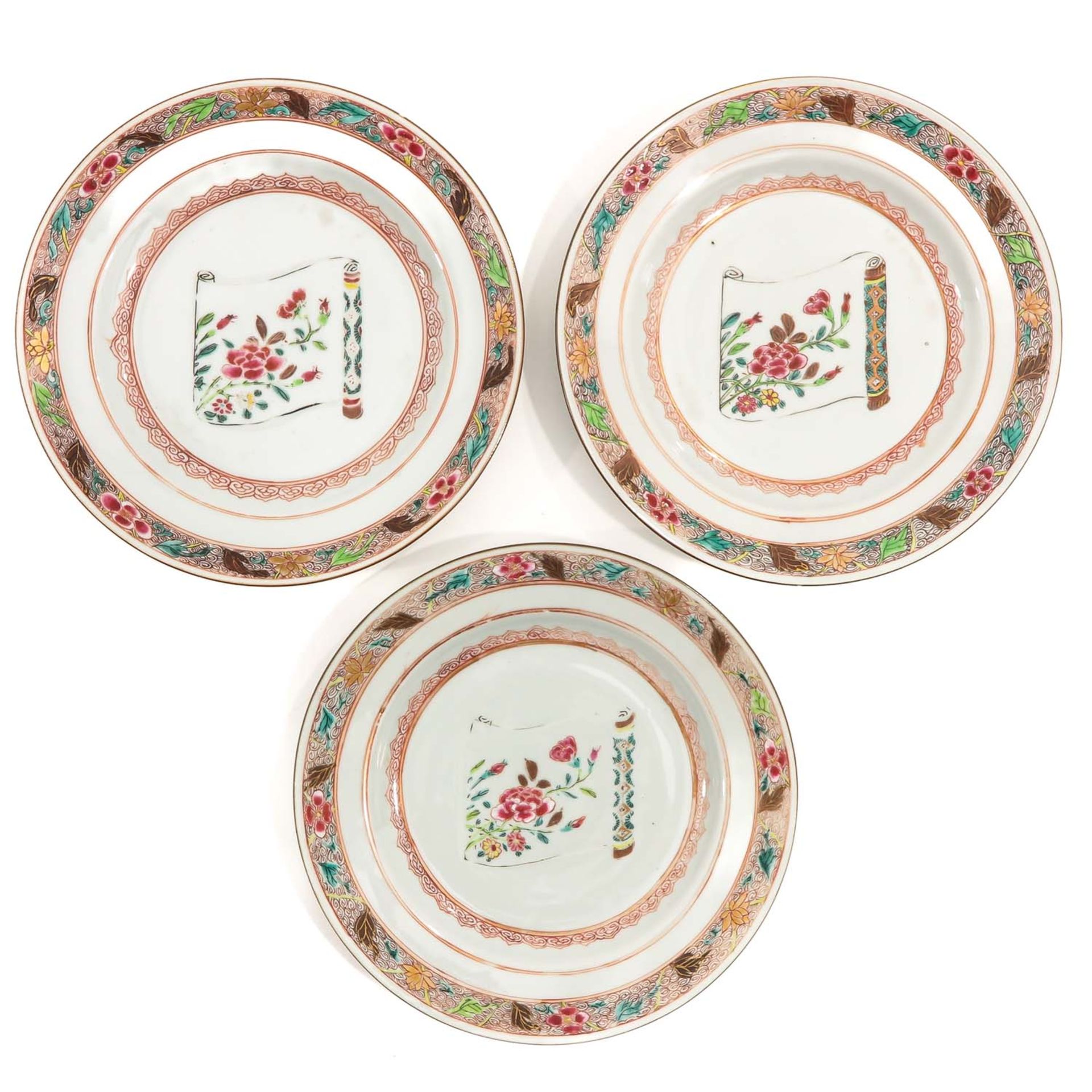 A Series of 7 Famille Rose Plates - Bild 3 aus 10