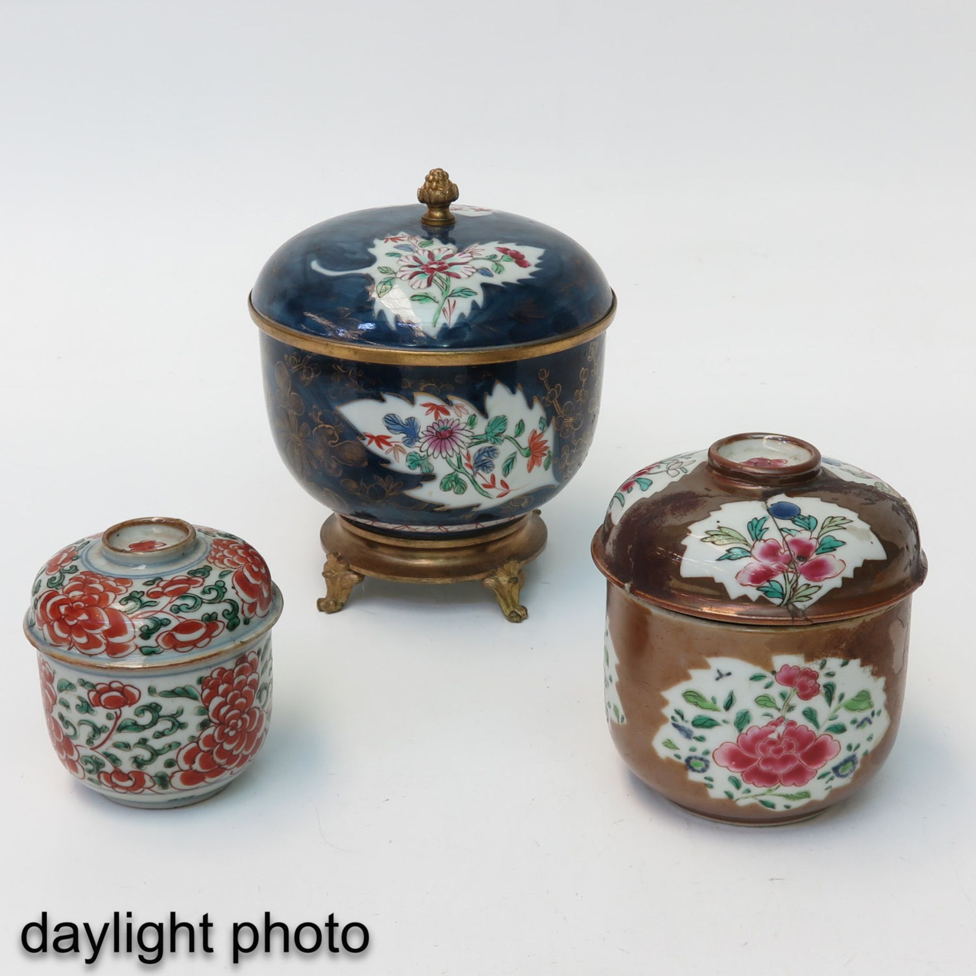 A Collection of 3 Jars with Covers - Image 7 of 10