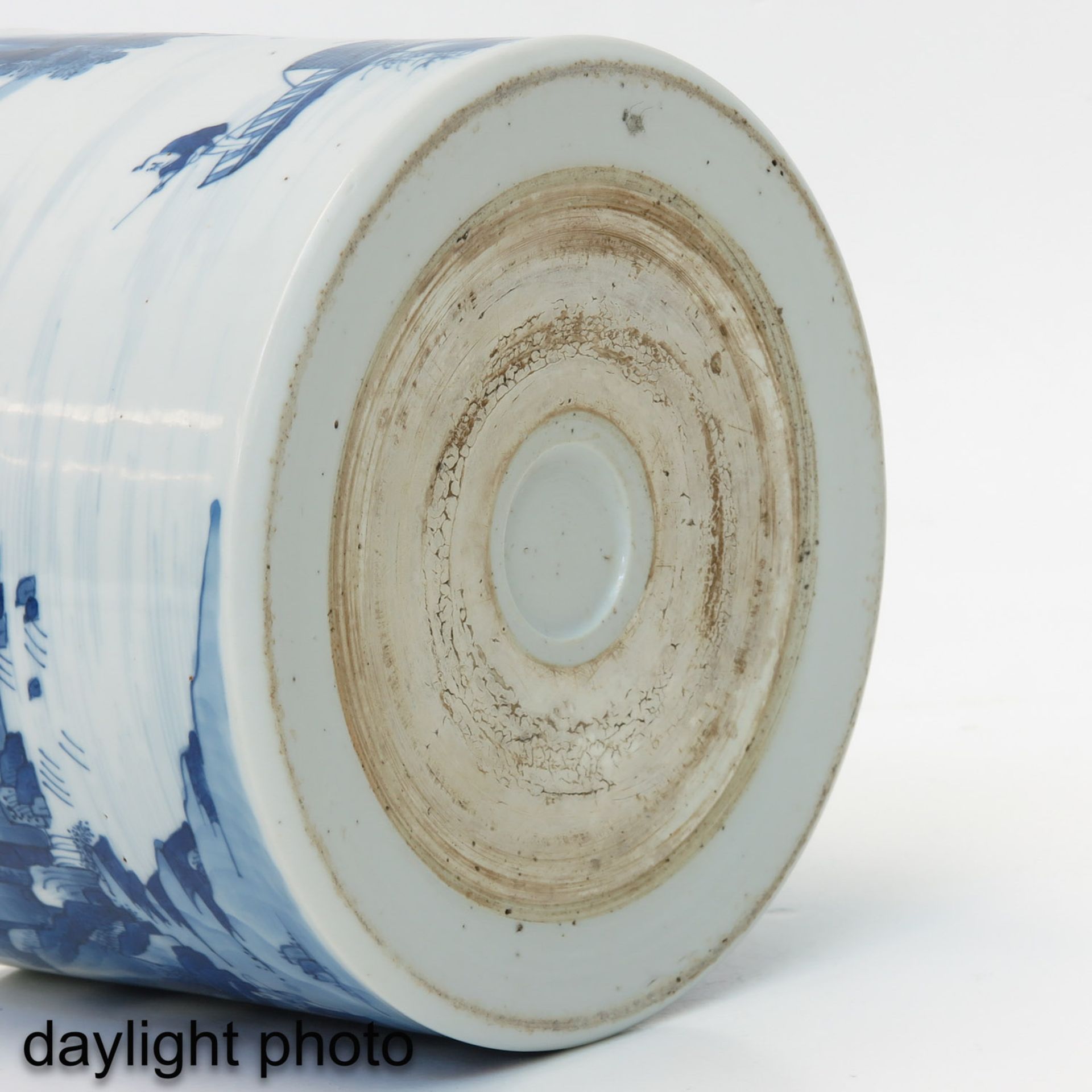 A Blue and White Brush Pot - Image 8 of 9