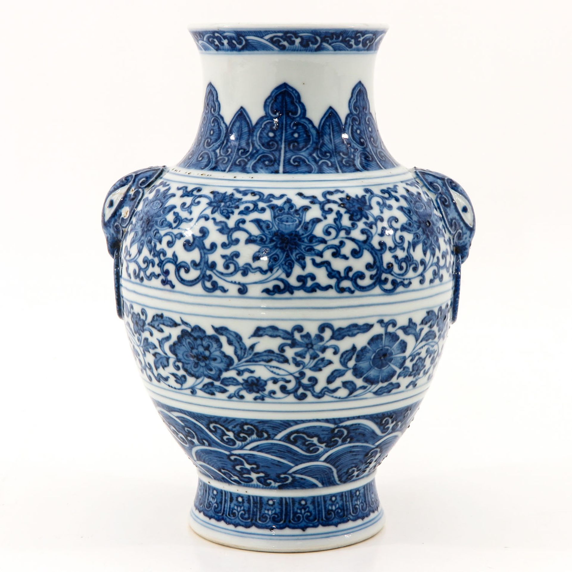 A Blue and White Vase - Bild 3 aus 10